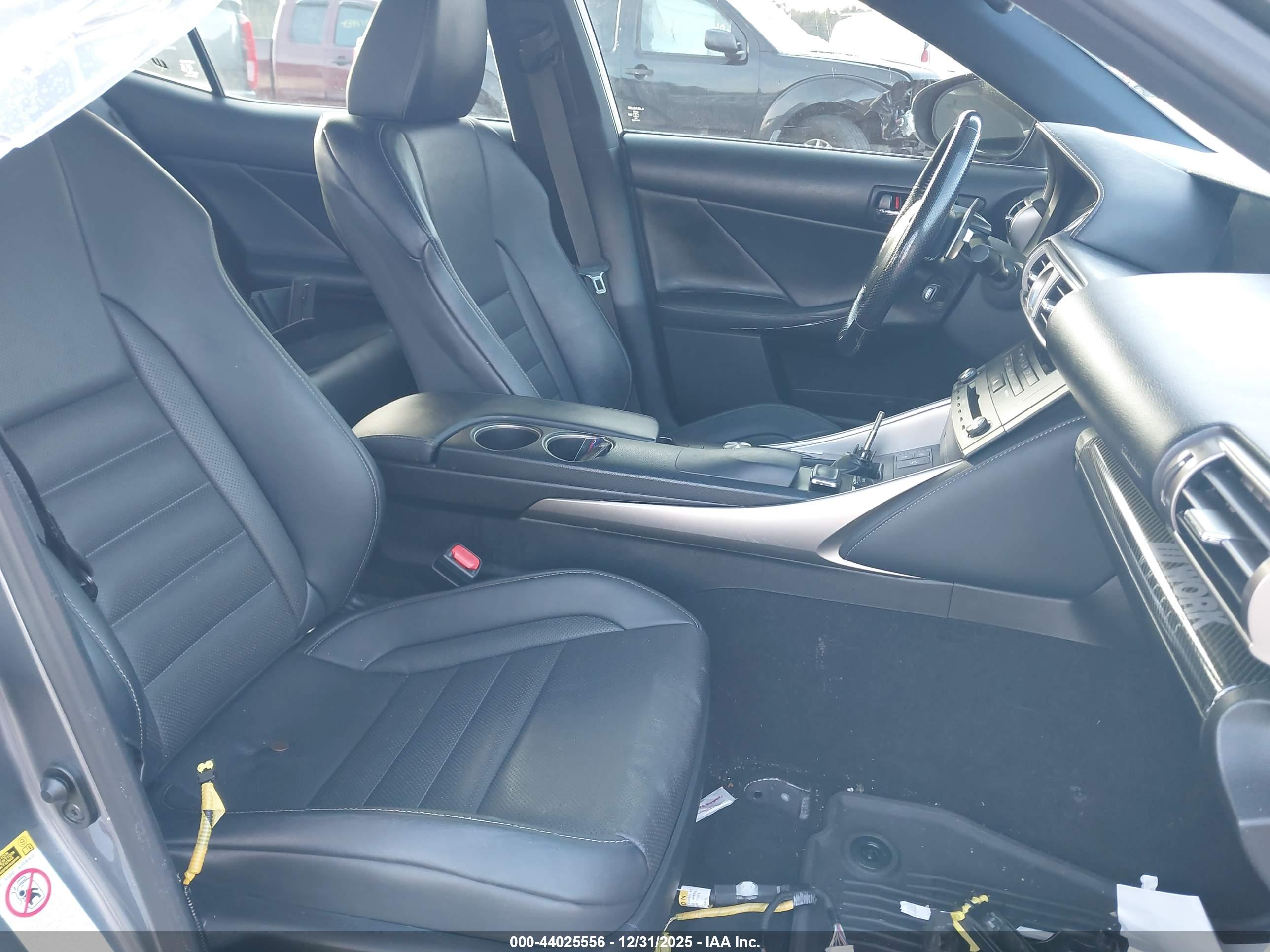 LEXUS IS image 5