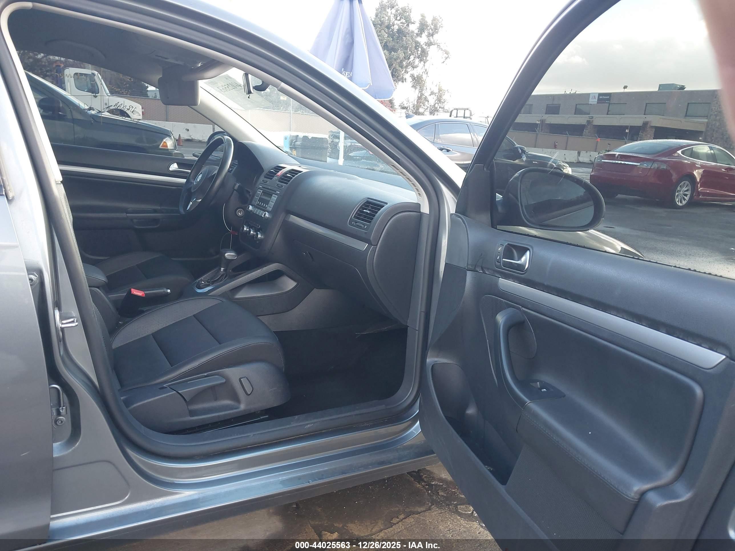 VOLKSWAGEN JETTA image 5