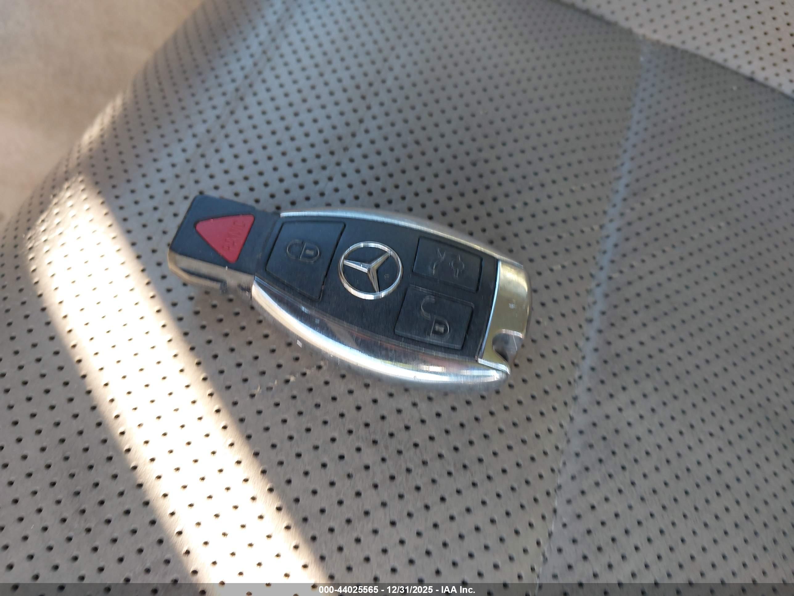 MERCEDES-BENZ E image 11