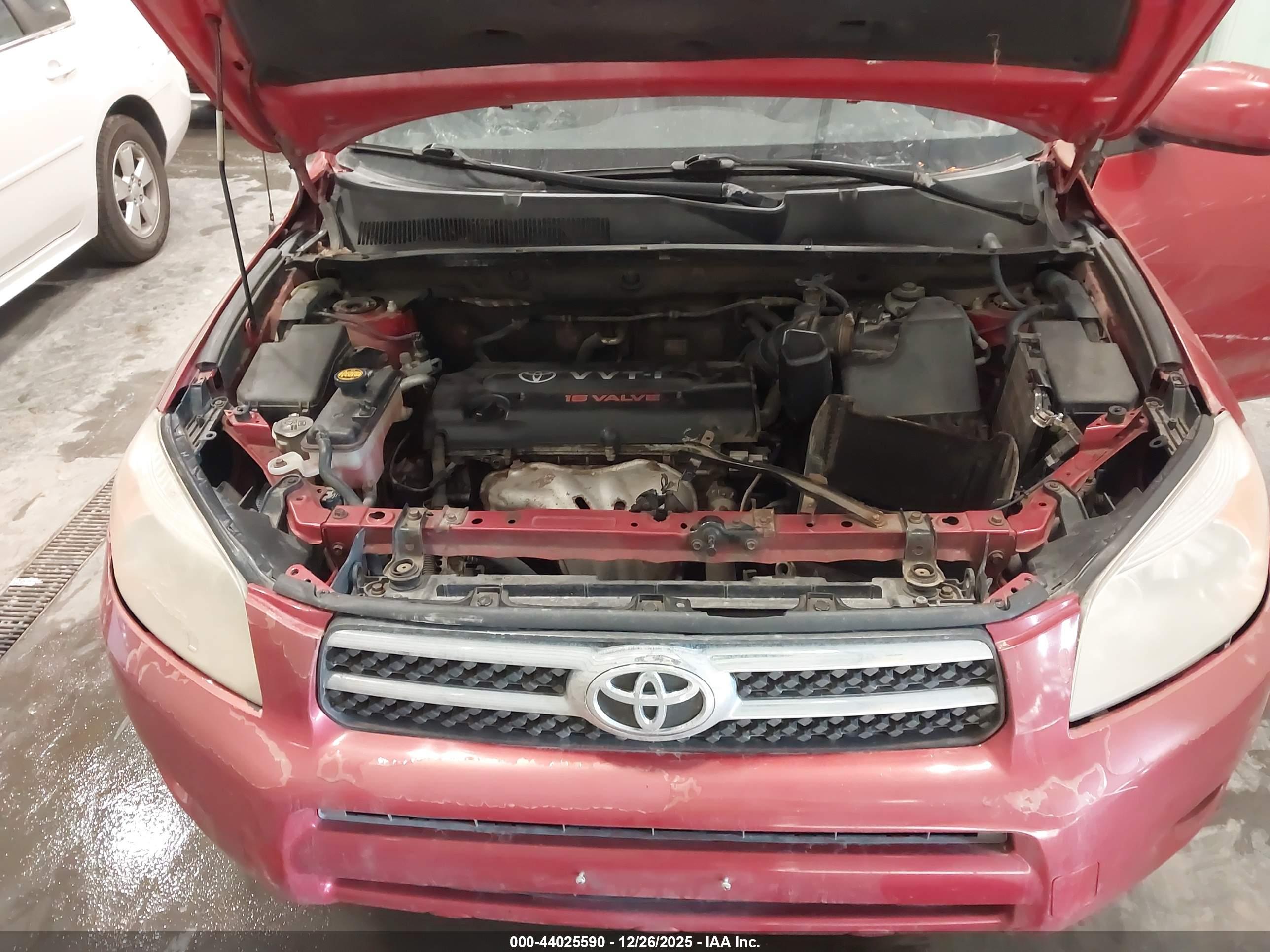 TOYOTA RAV4 image 10