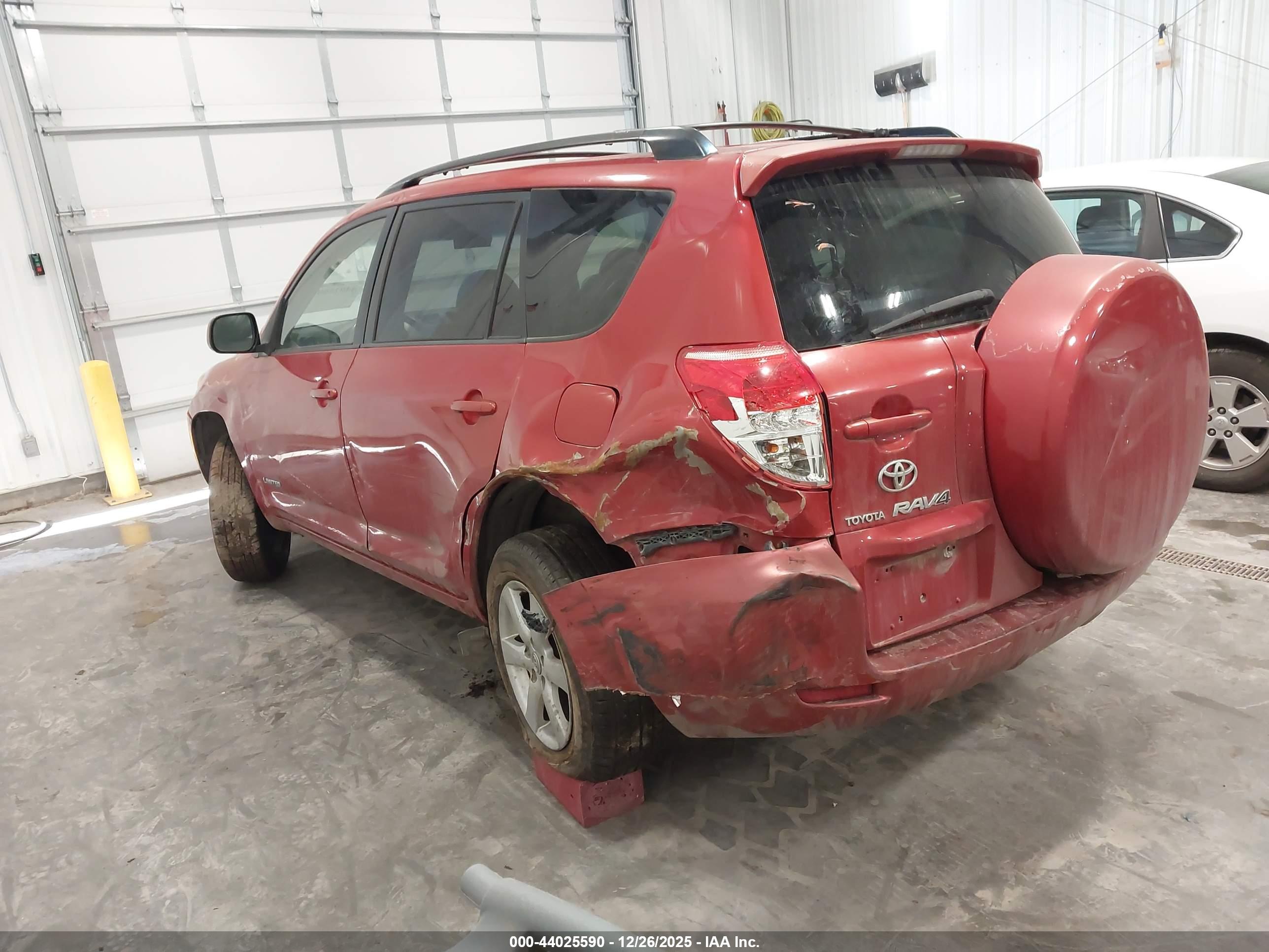 TOYOTA RAV4 image 3