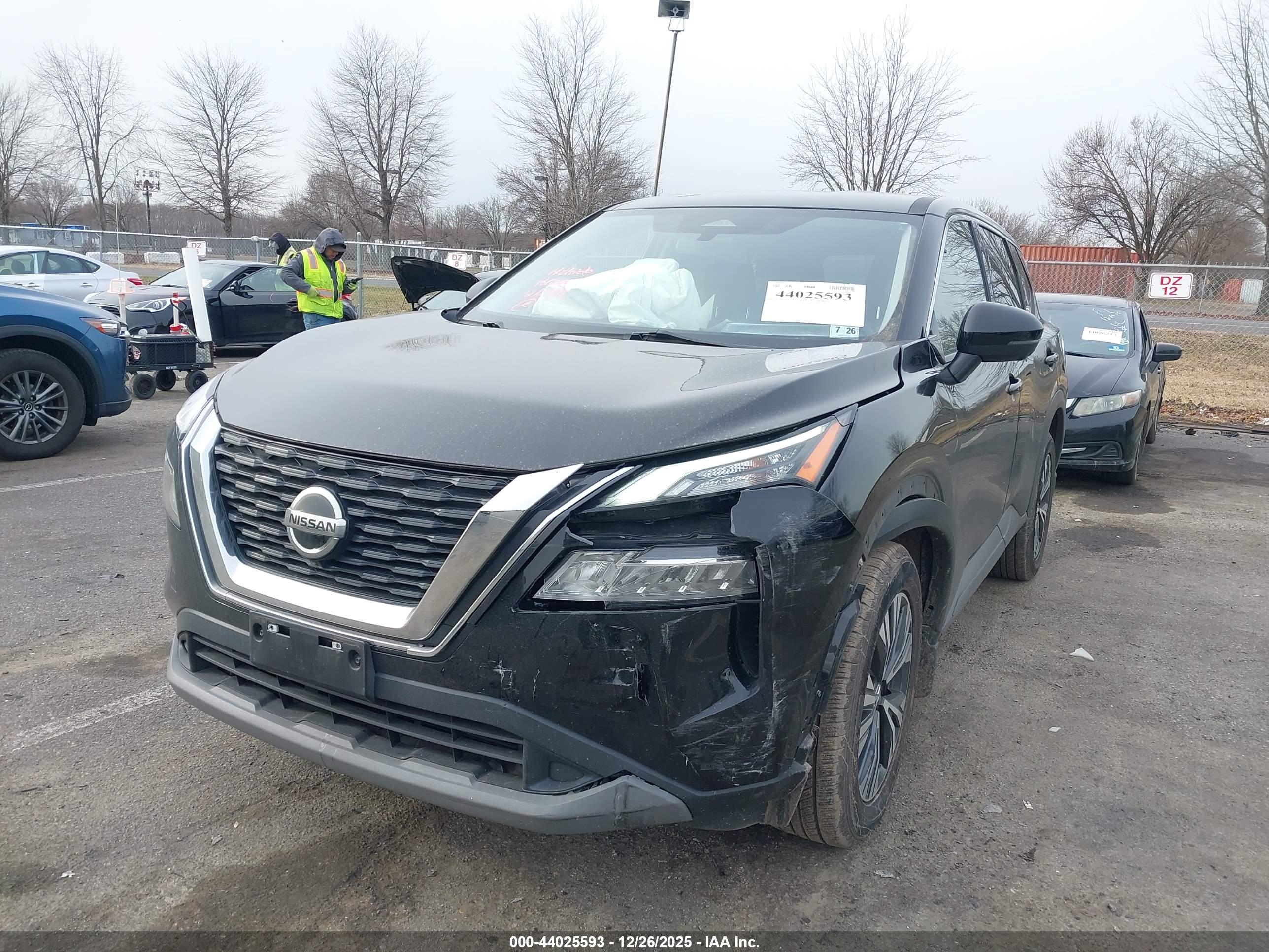 NISSAN ROGUE image 2