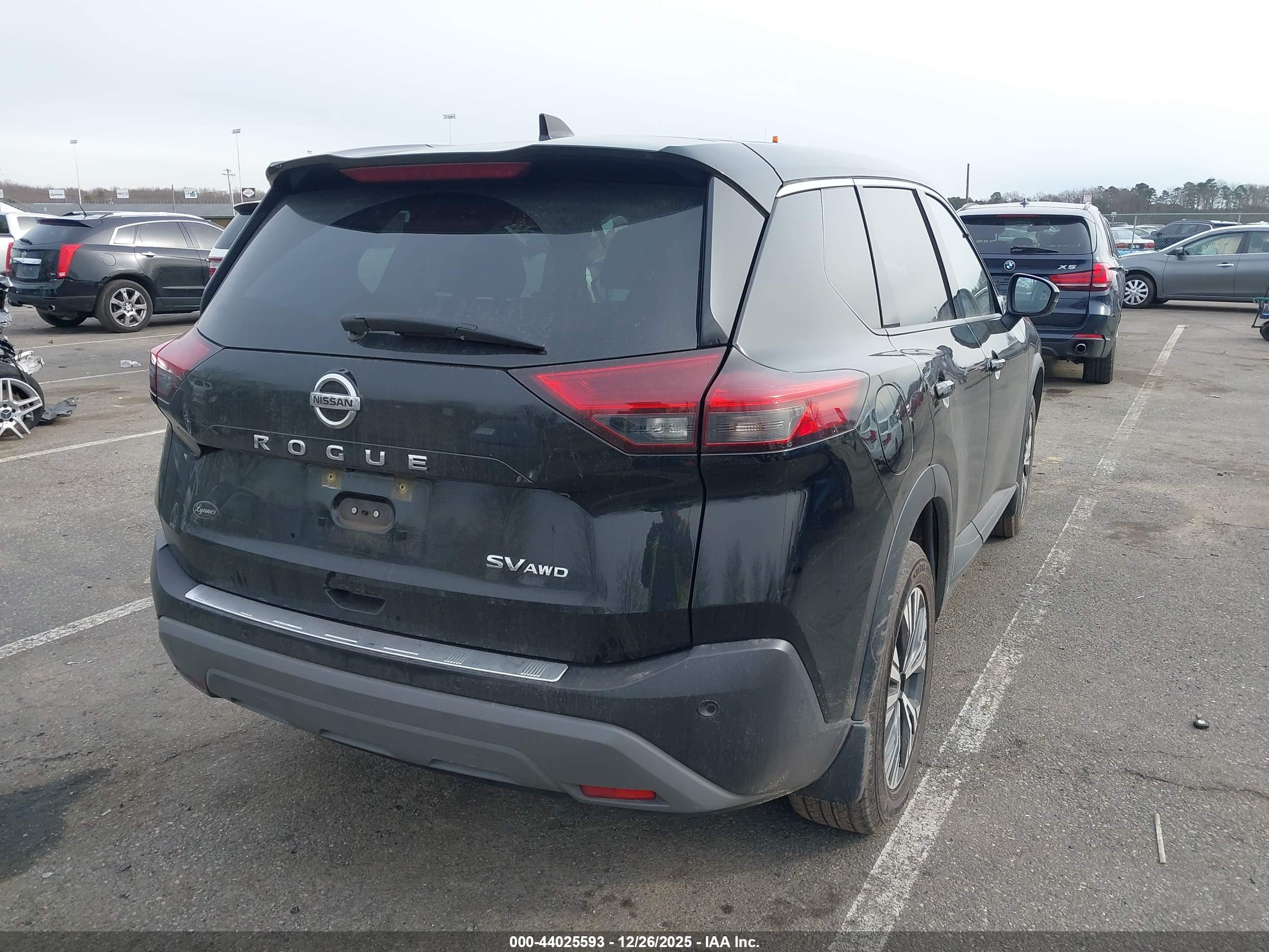 NISSAN ROGUE image 4