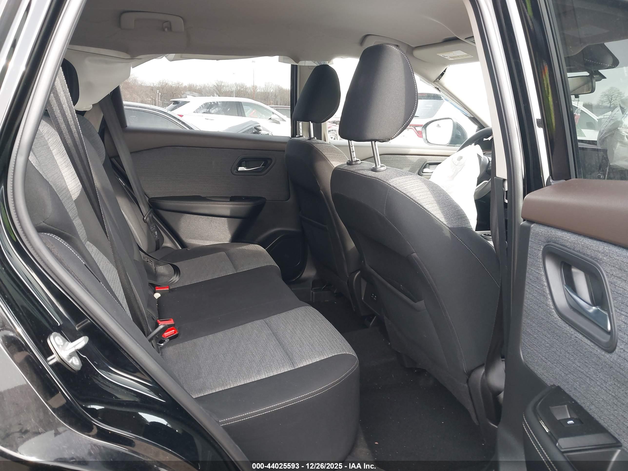 NISSAN ROGUE image 8