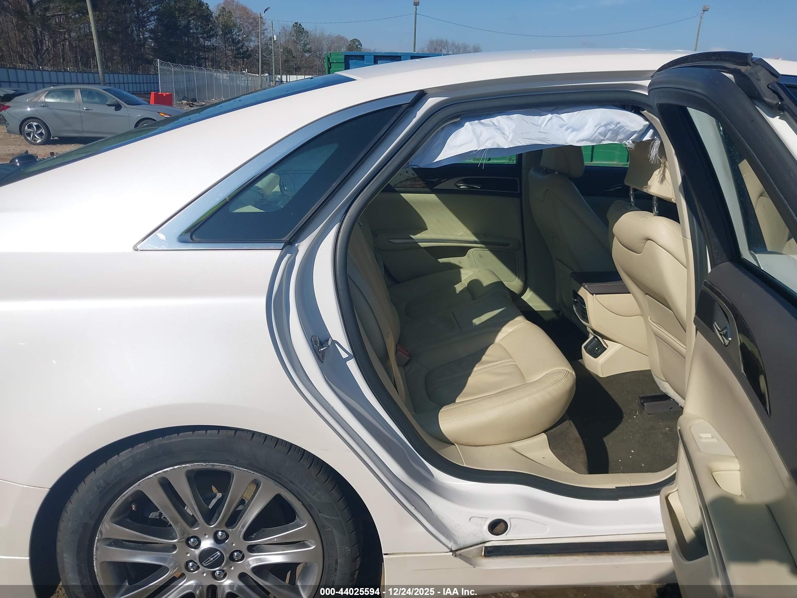 LINCOLN MKZ image 8