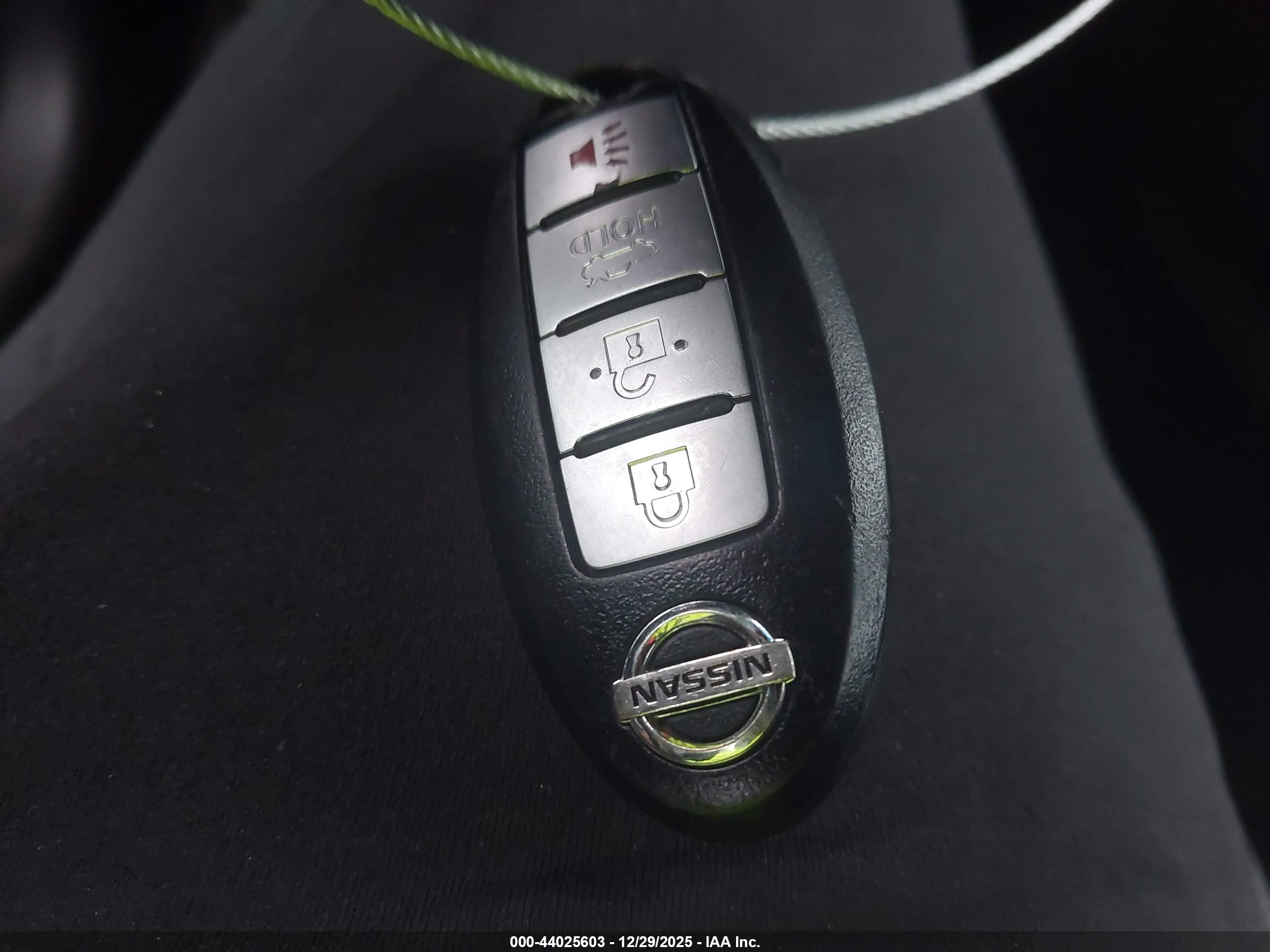 NISSAN MAXIMA image 11