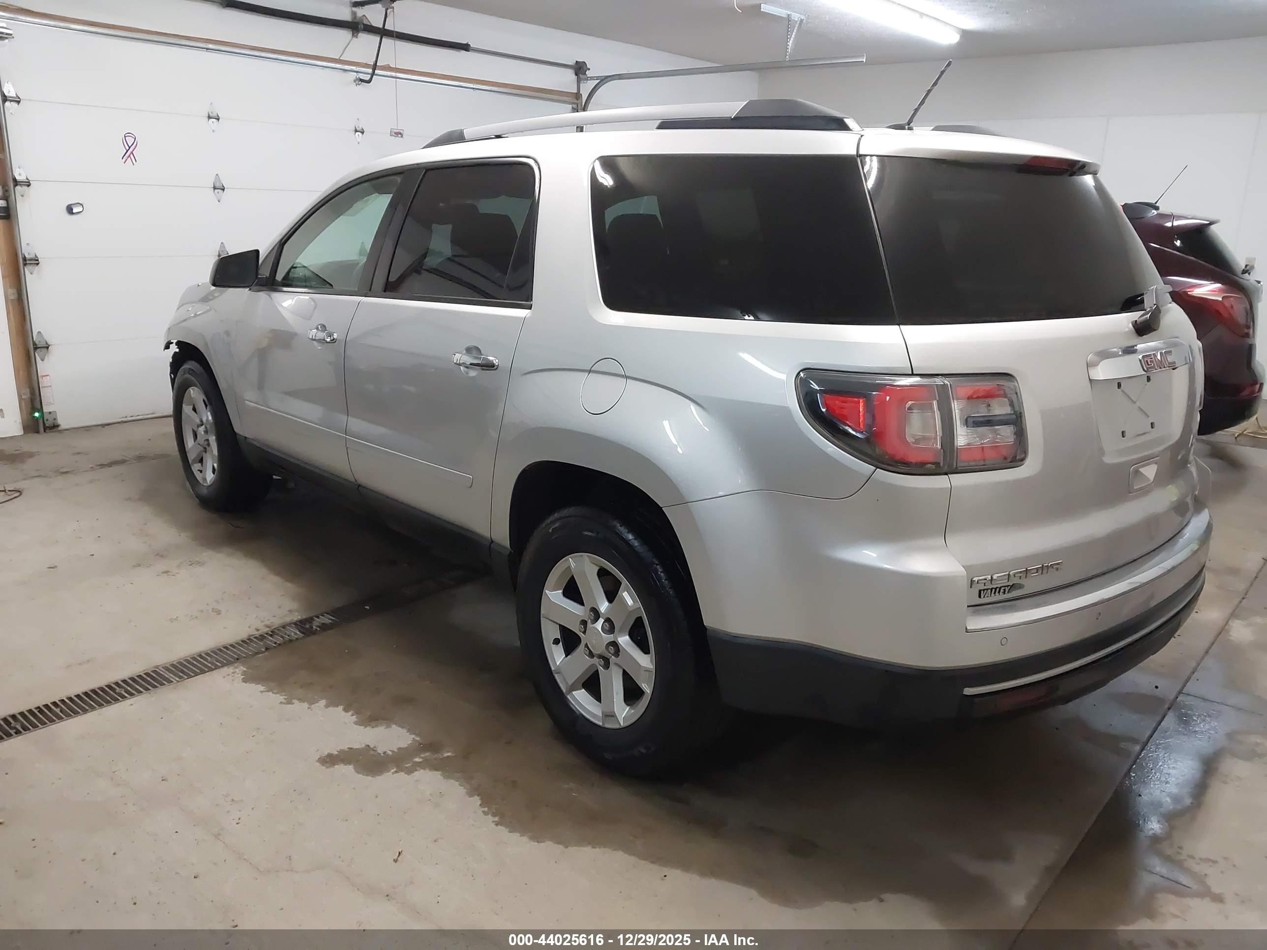 GMC ACADIA image 3
