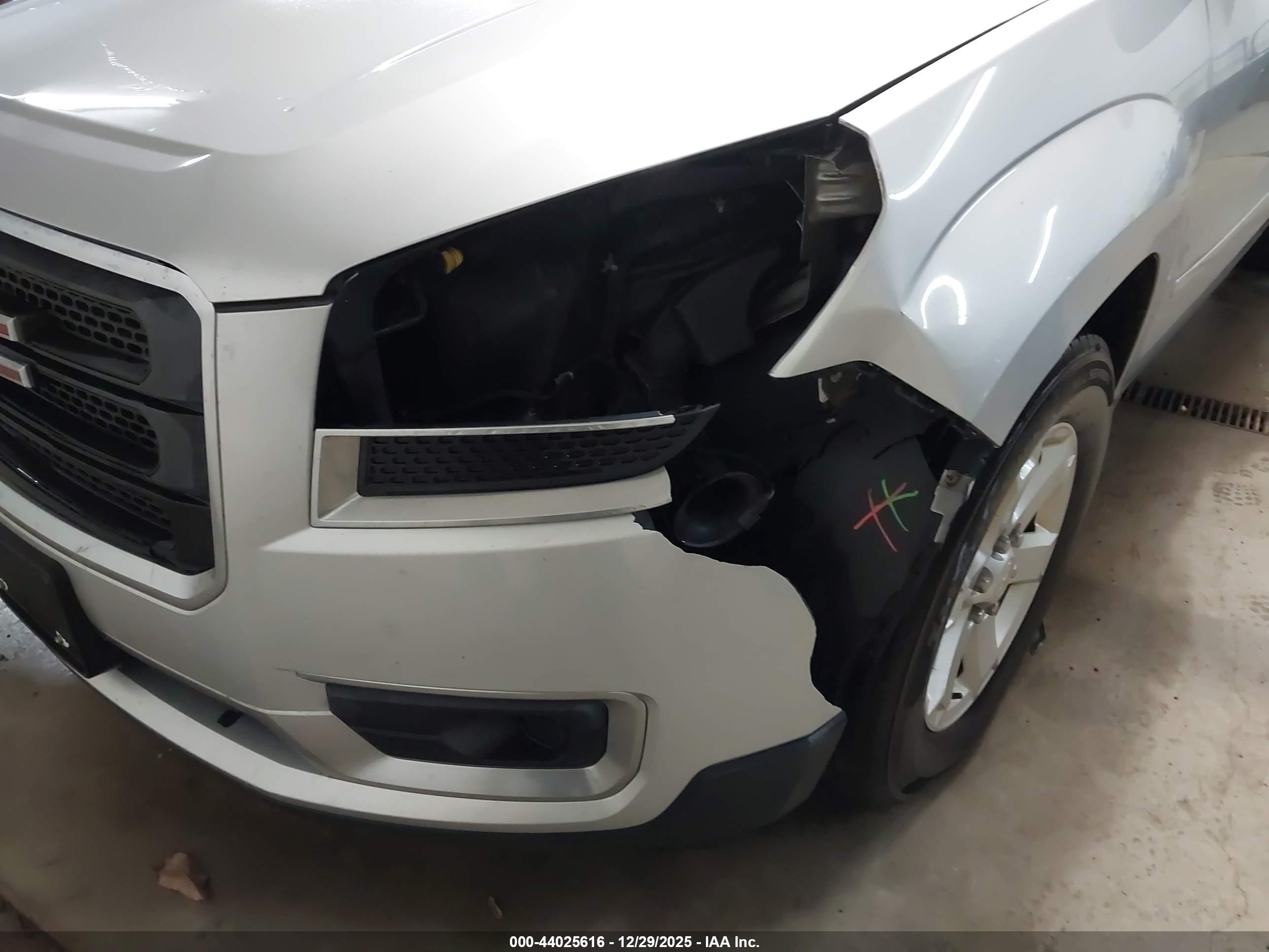 GMC ACADIA image 6