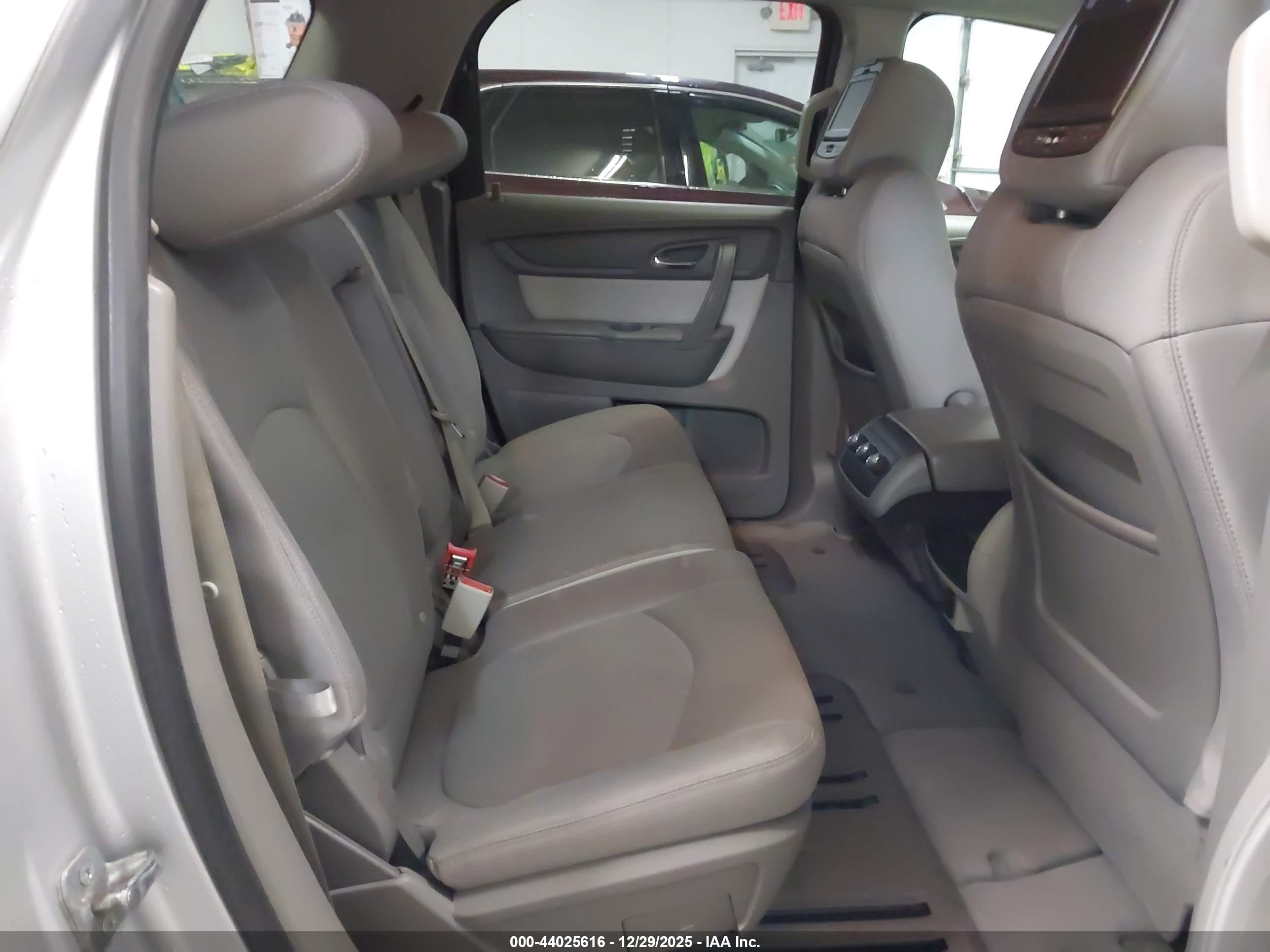 GMC ACADIA image 8