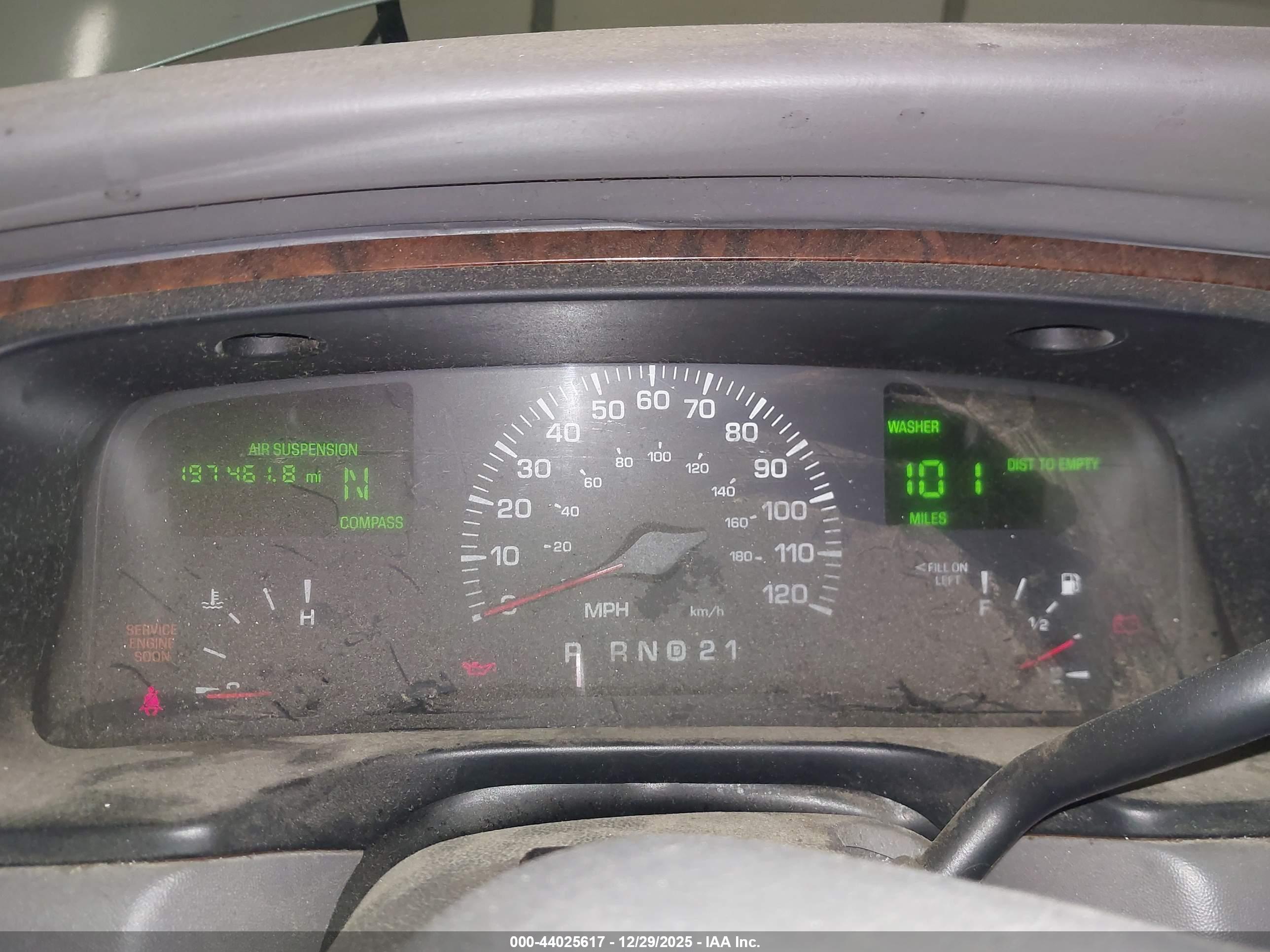 LINCOLN TOWN image 7