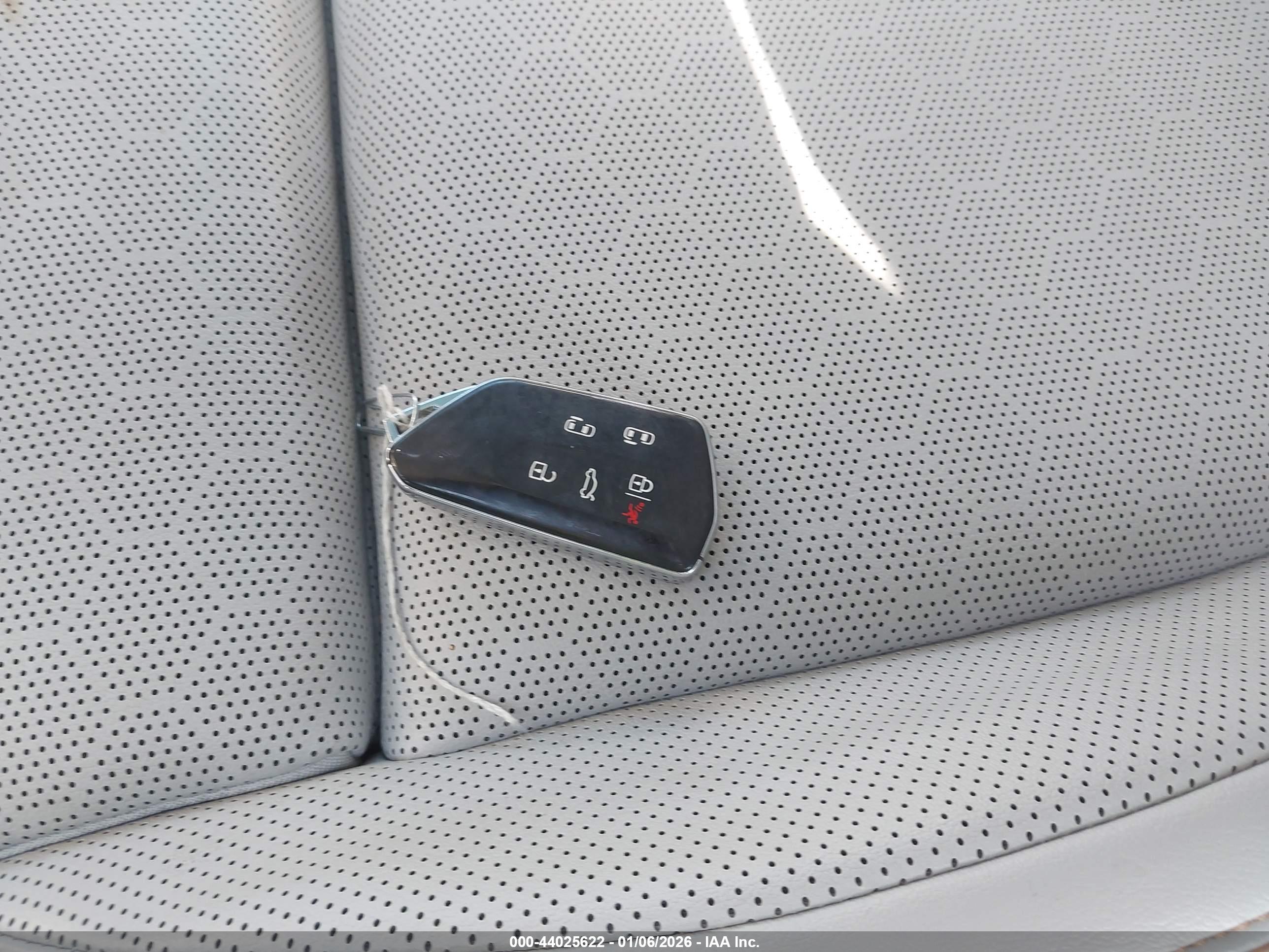 VOLKSWAGEN ID. image 11