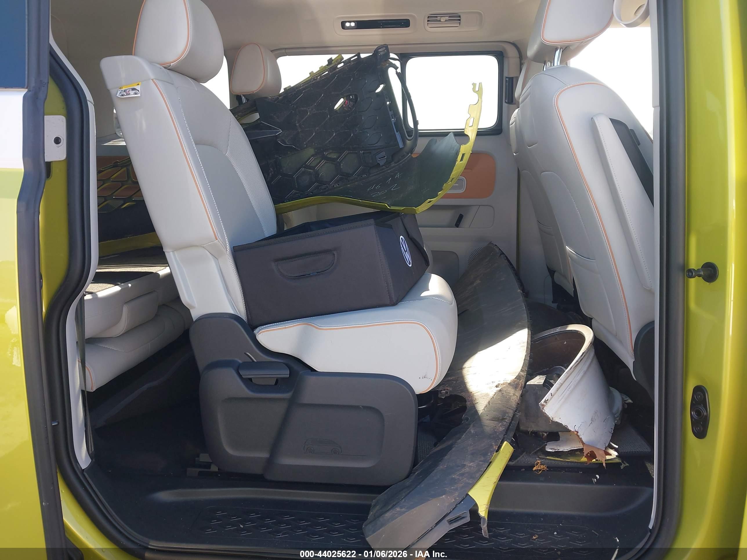 VOLKSWAGEN ID. image 8