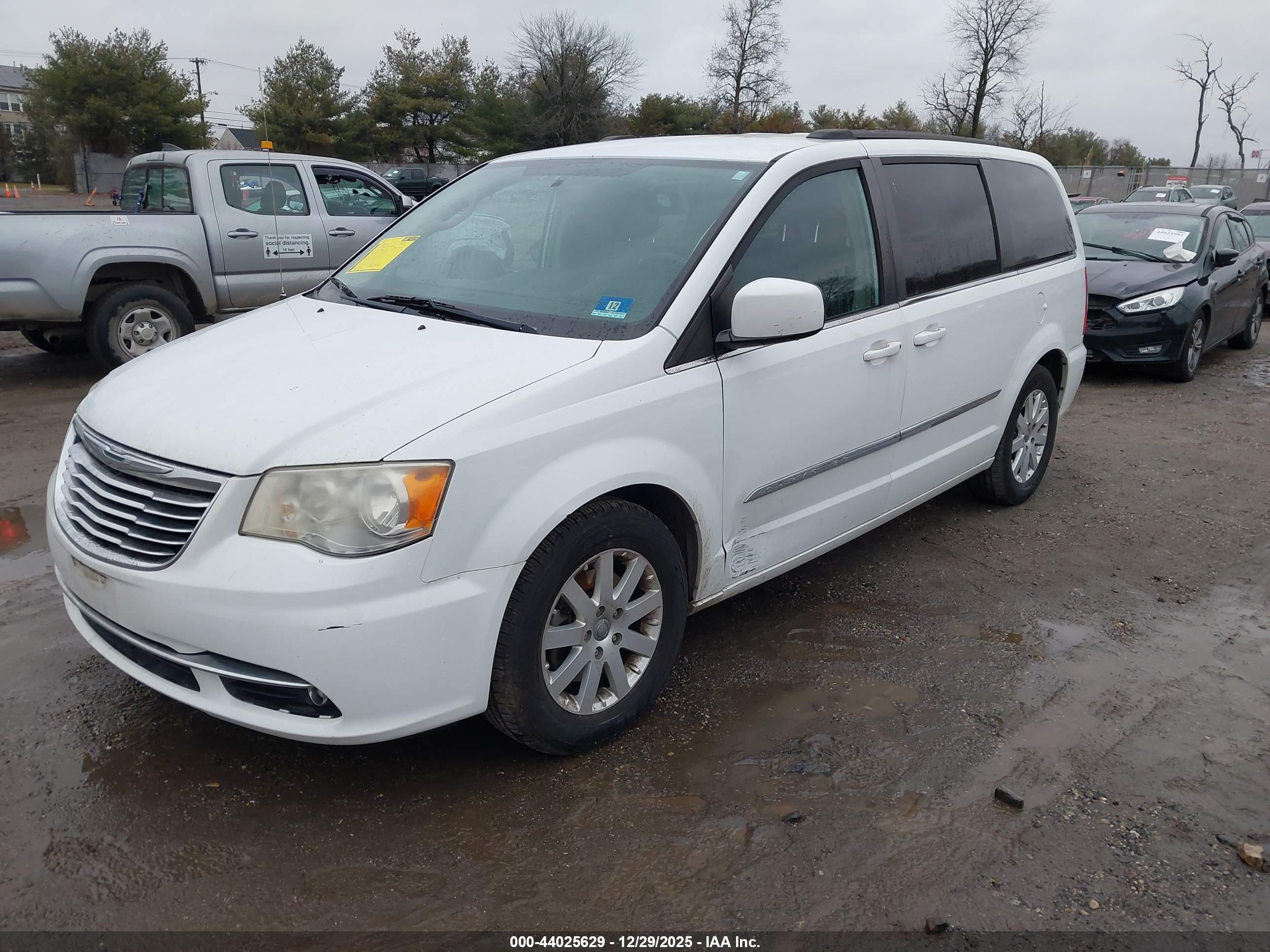 CHRYSLER TOWN image 2