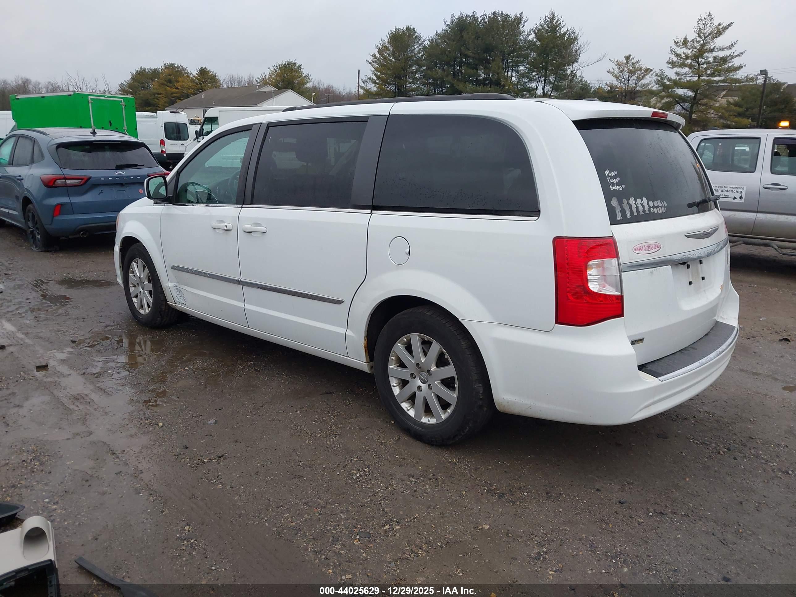 CHRYSLER TOWN image 3