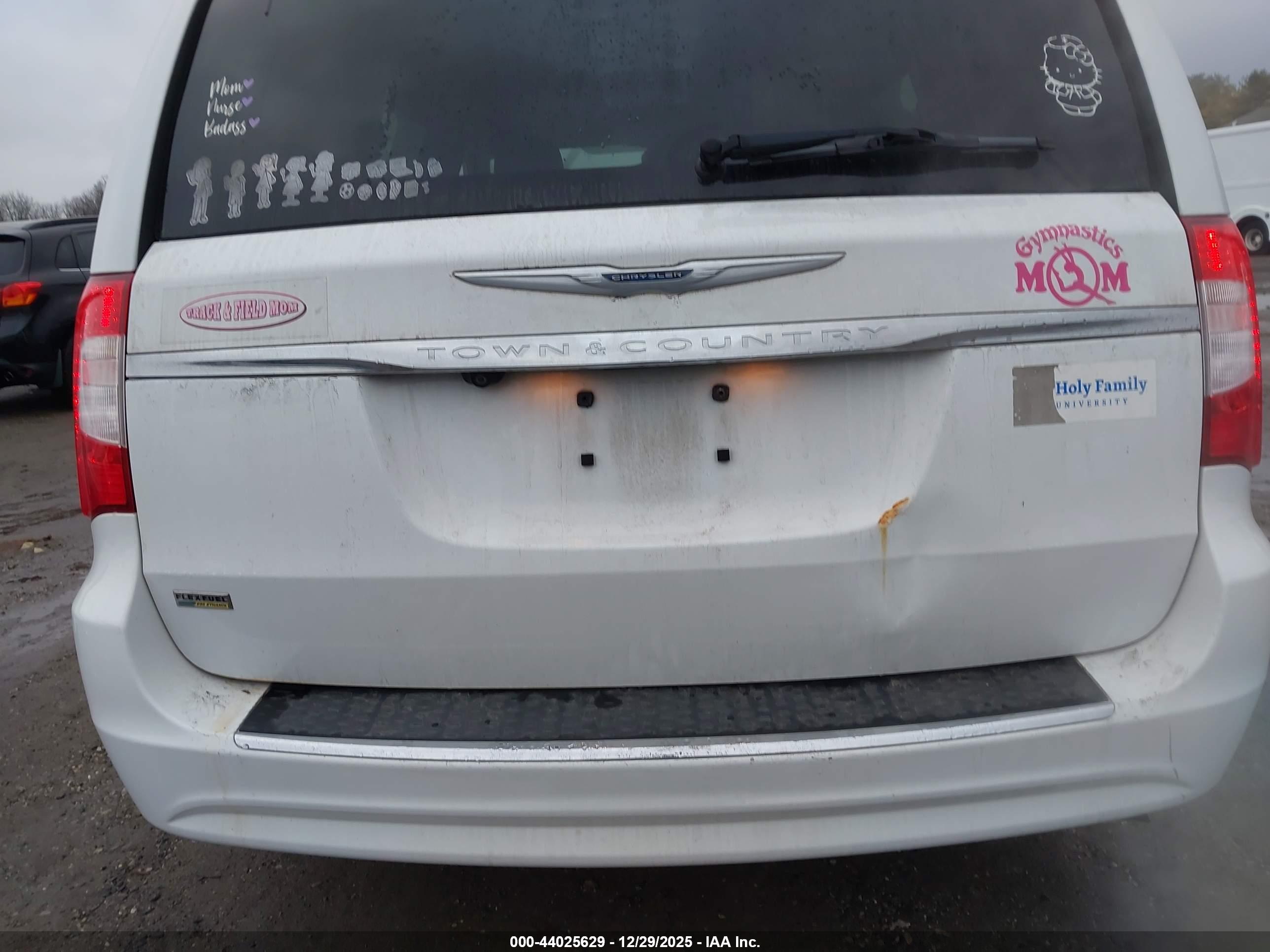 CHRYSLER TOWN image 6