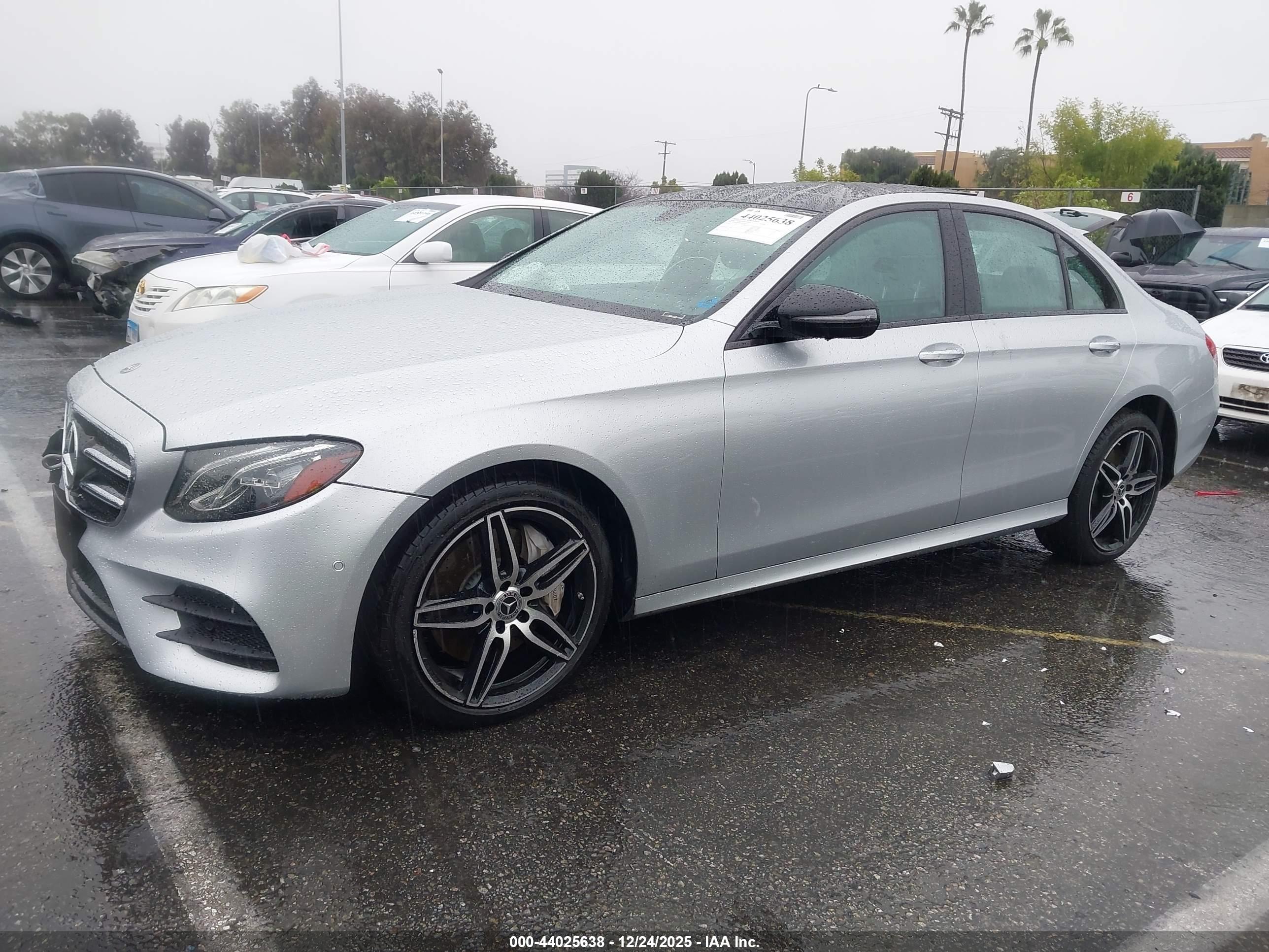 MERCEDES-BENZ E image 2