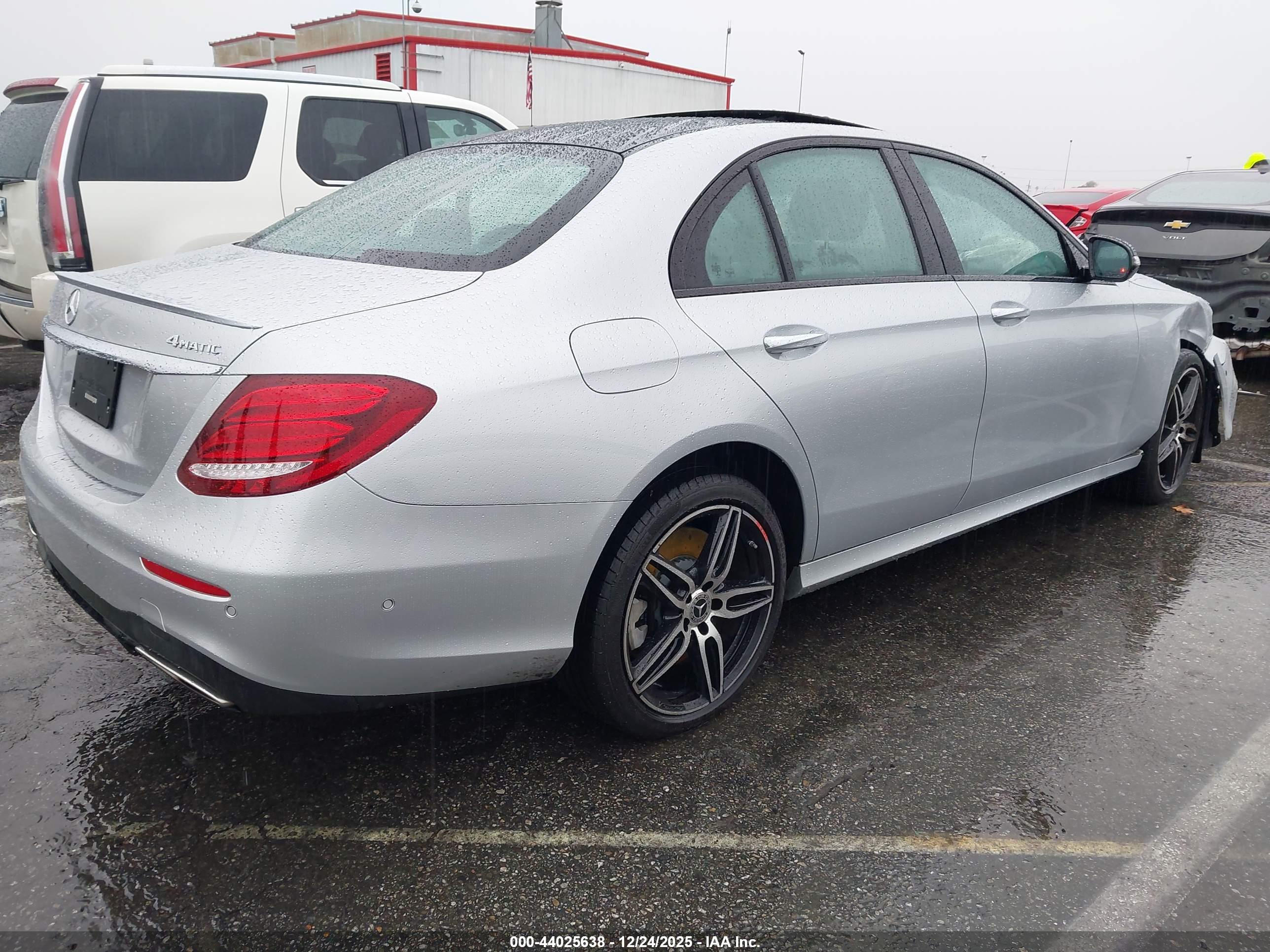 MERCEDES-BENZ E image 4