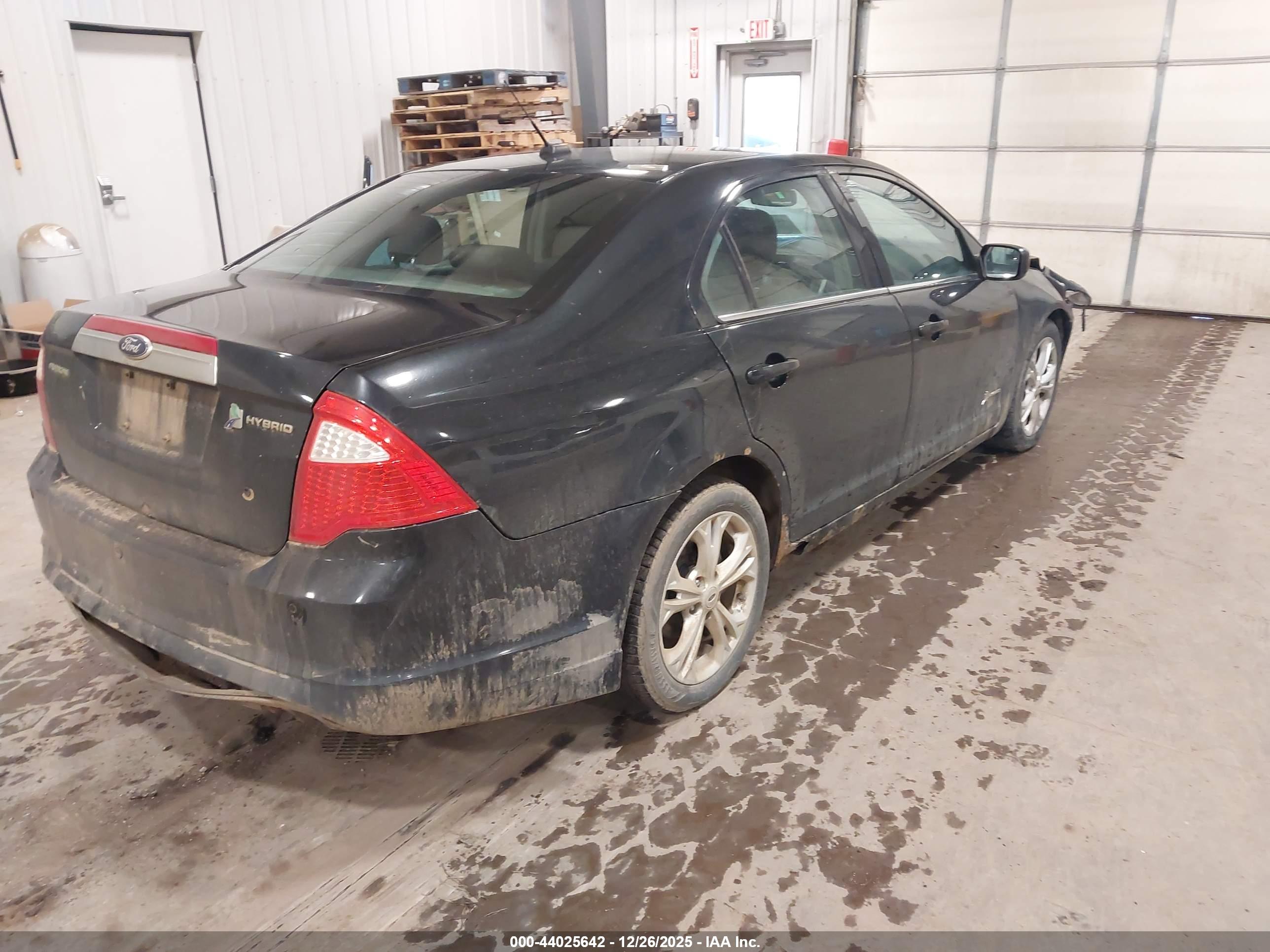 FORD FUSION image 4