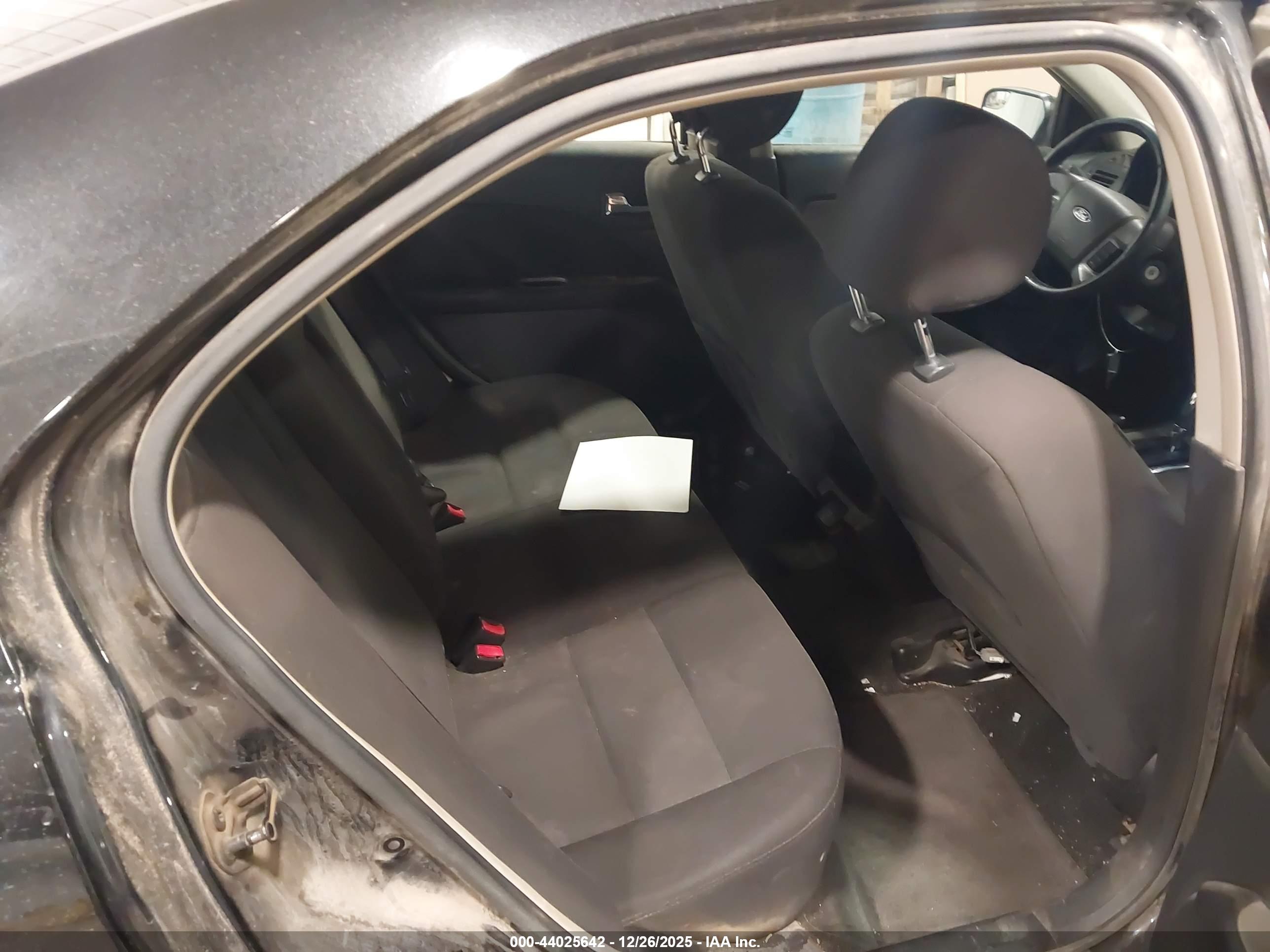 FORD FUSION image 8