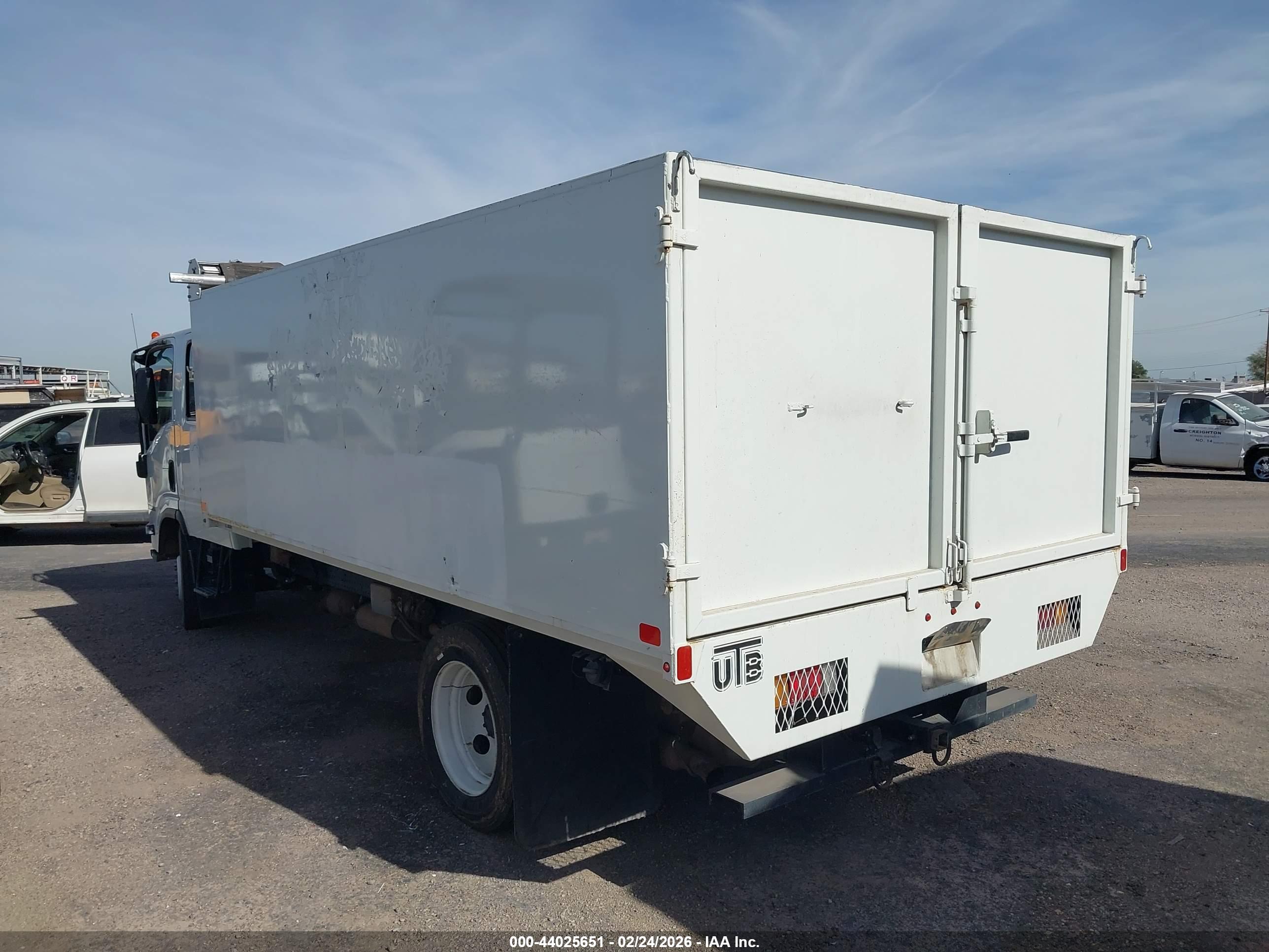 ISUZU NPR image 3