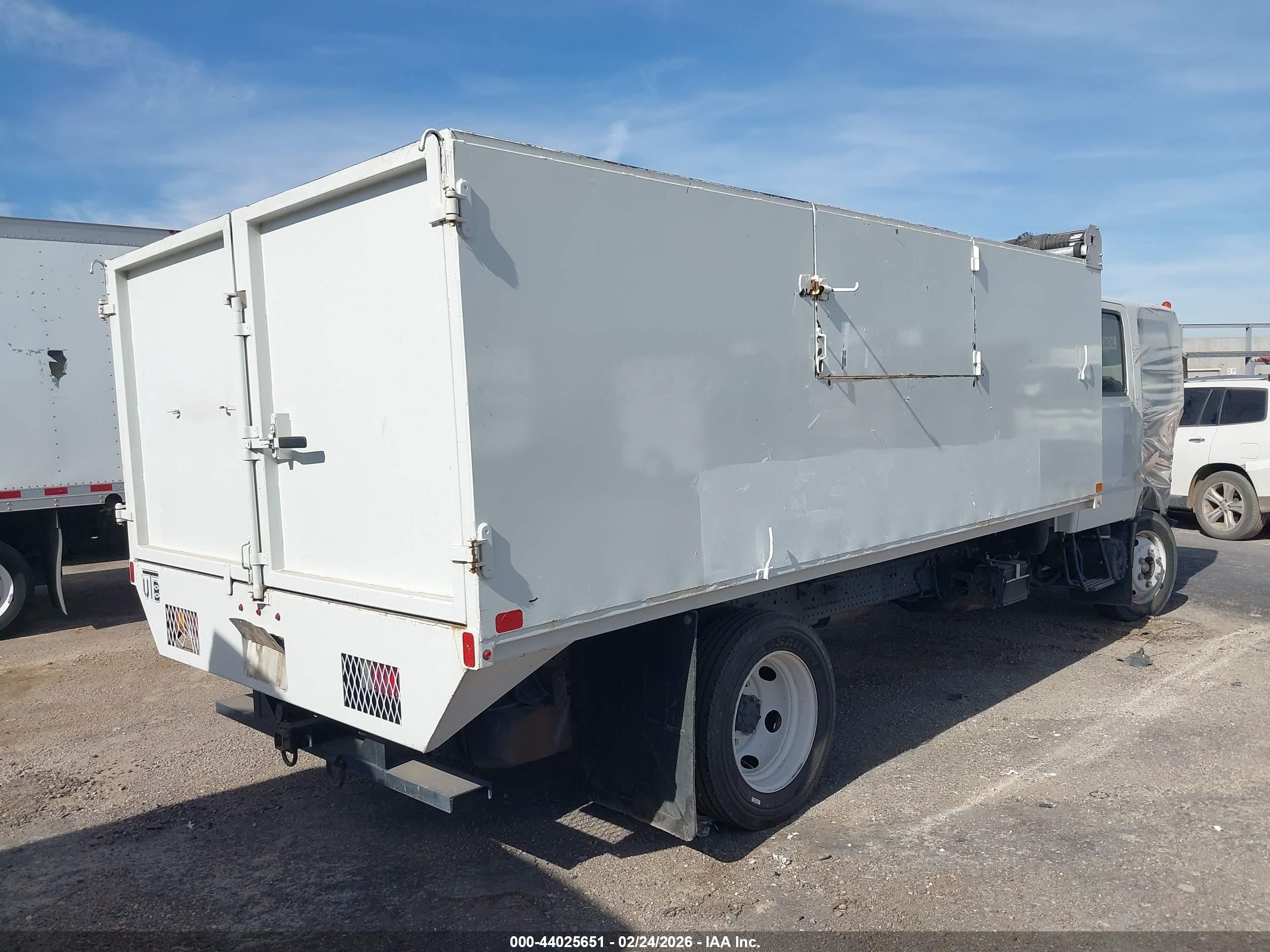 ISUZU NPR image 4