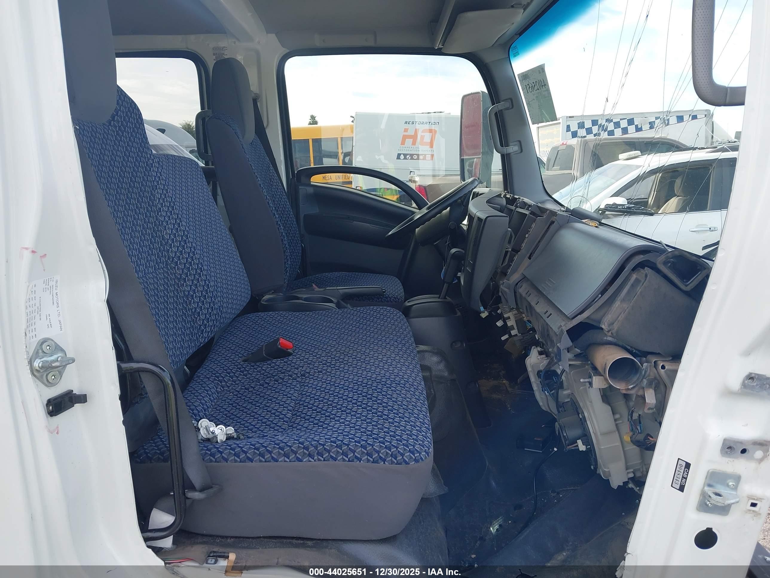 ISUZU NPR image 8