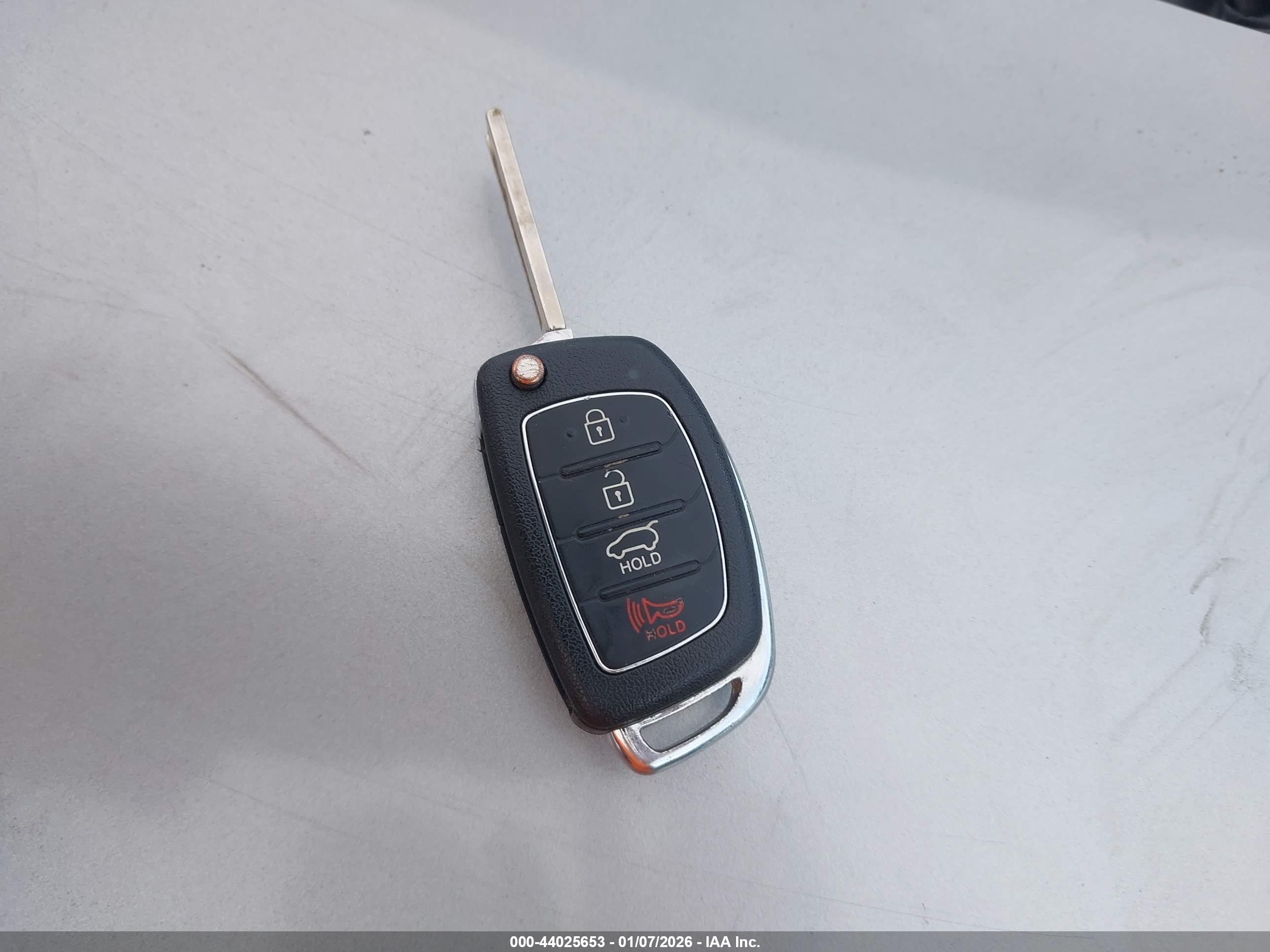 HYUNDAI SANTA image 11