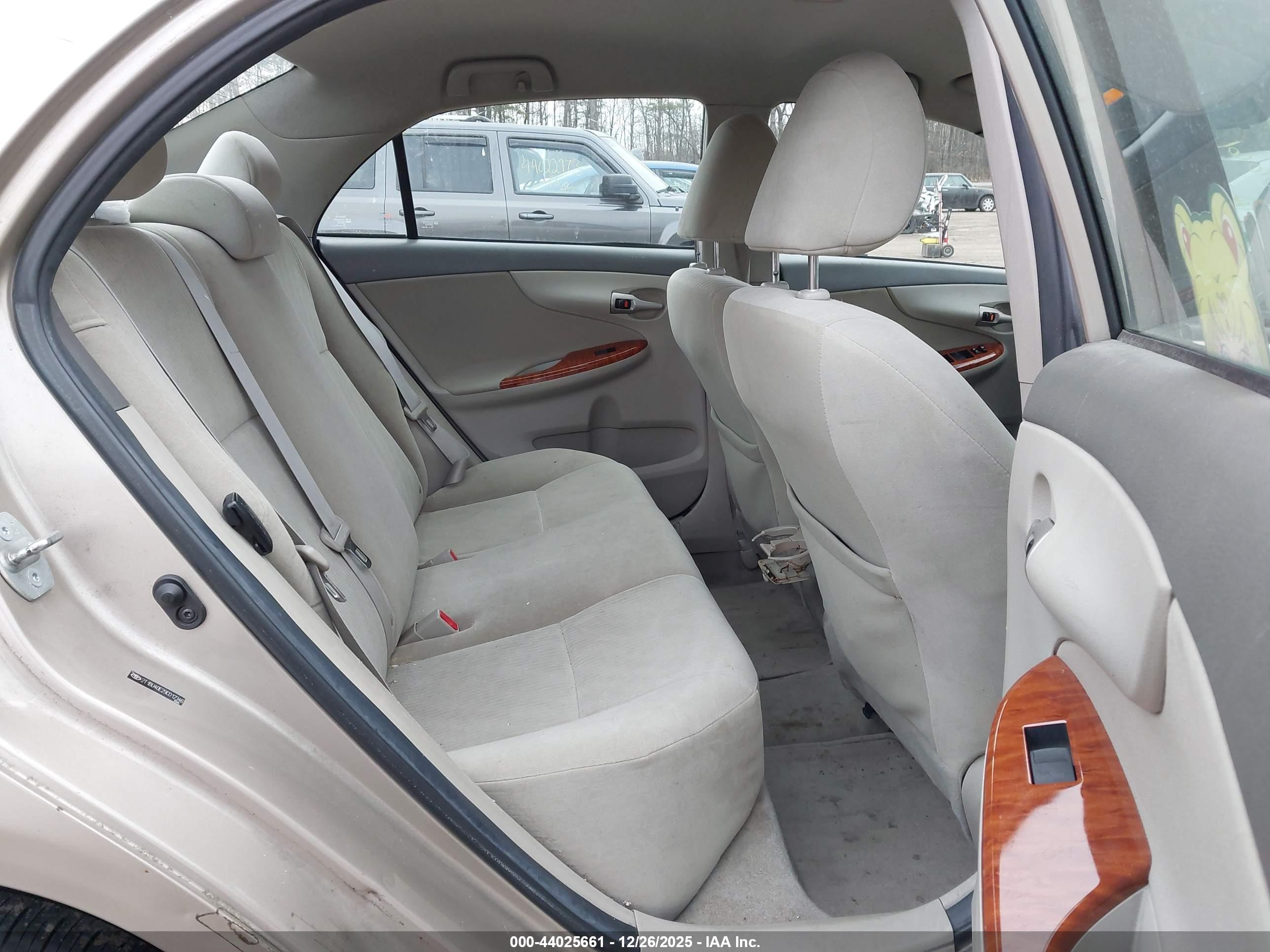 TOYOTA COROLLA image 8