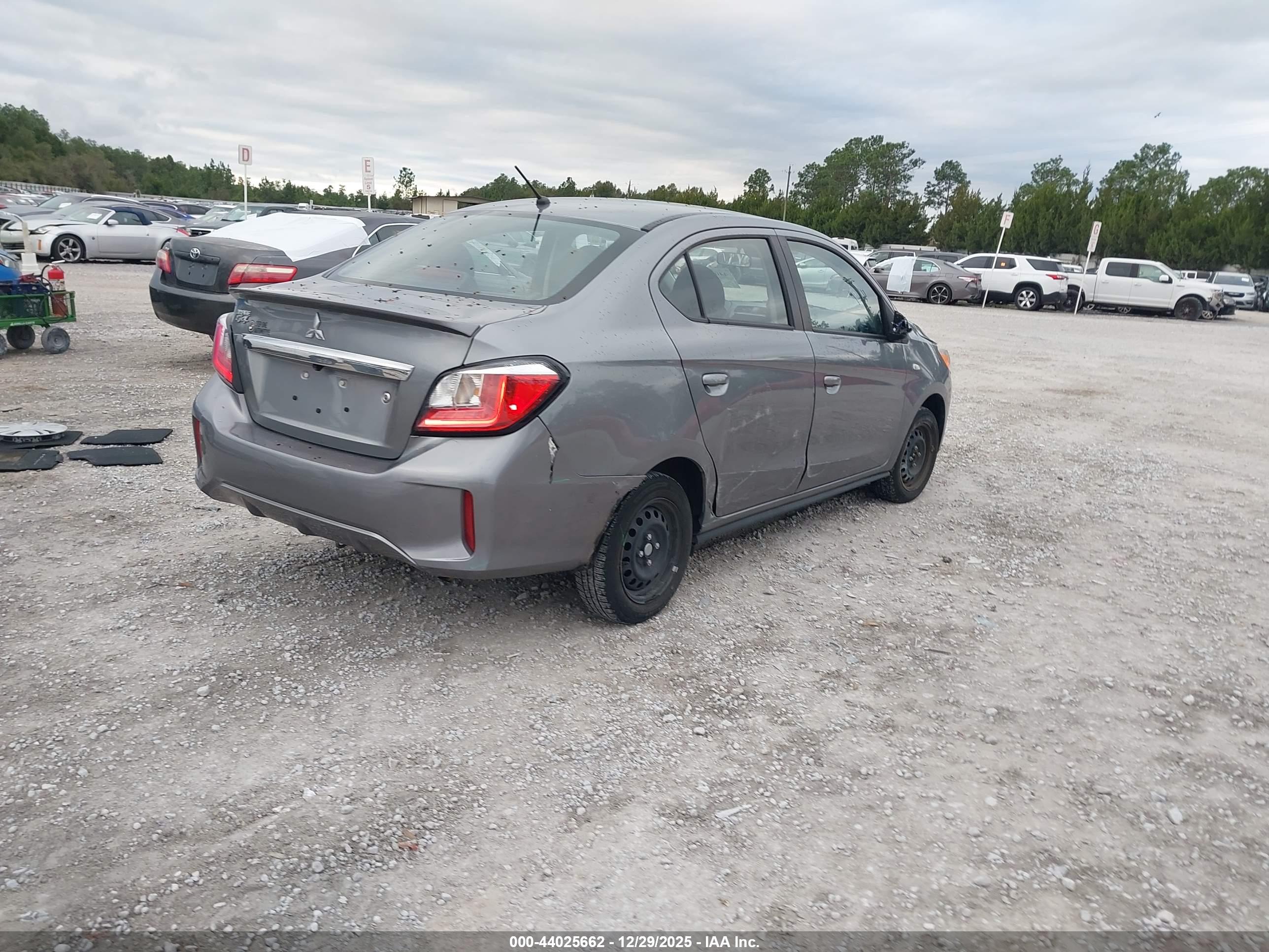 MITSUBISHI MIRAGE image 4