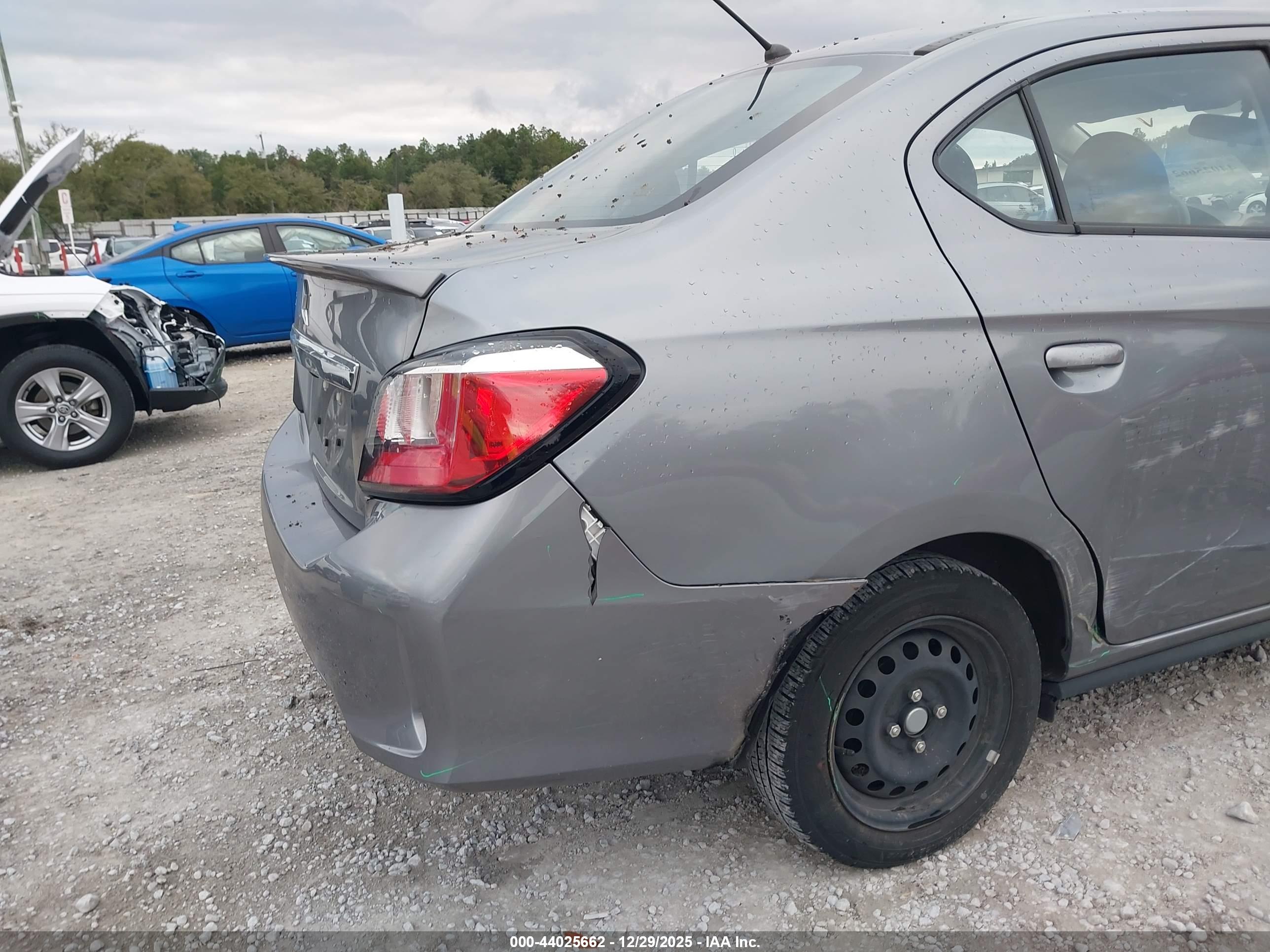 MITSUBISHI MIRAGE image 6