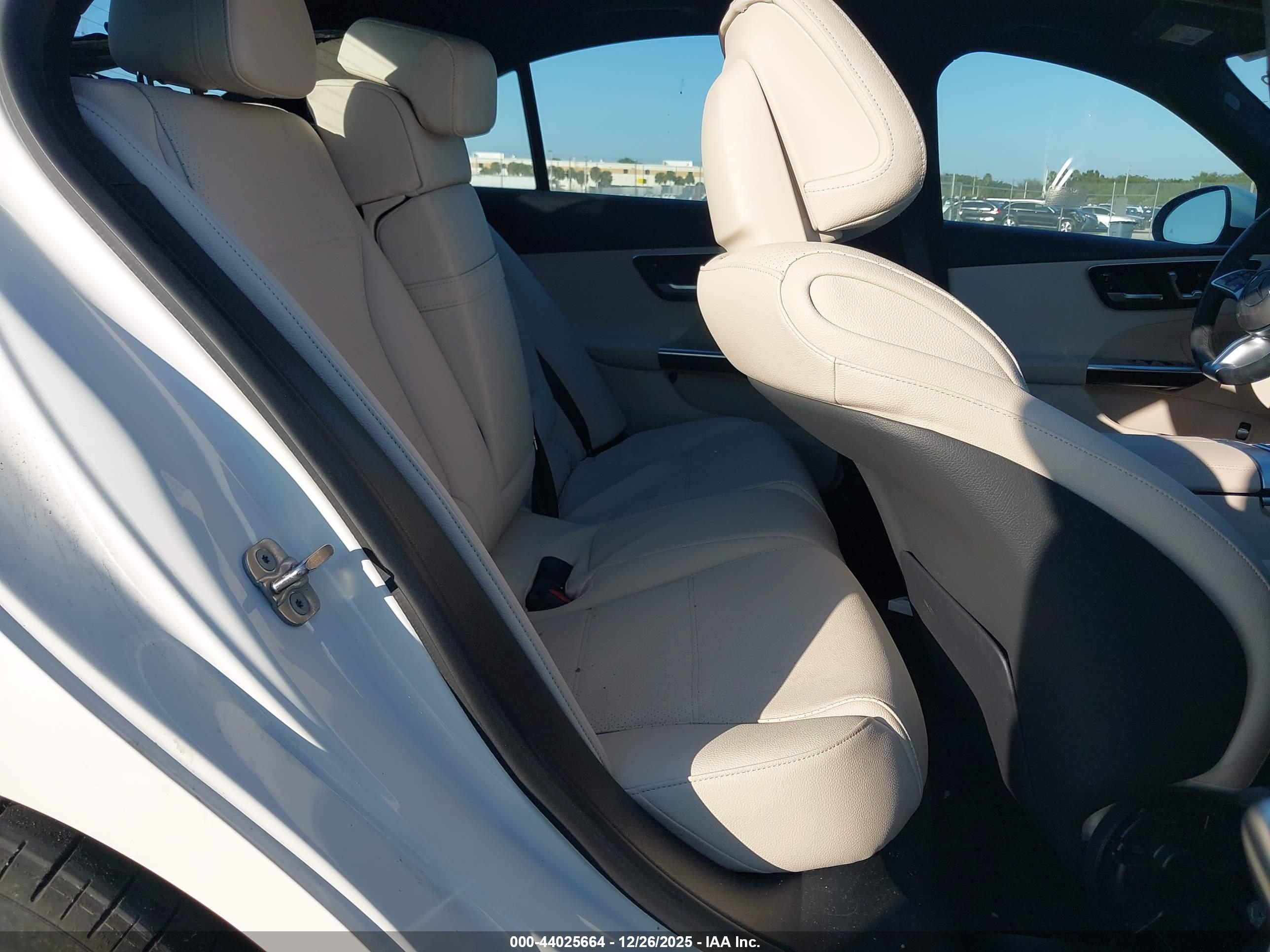 MERCEDES-BENZ C image 8