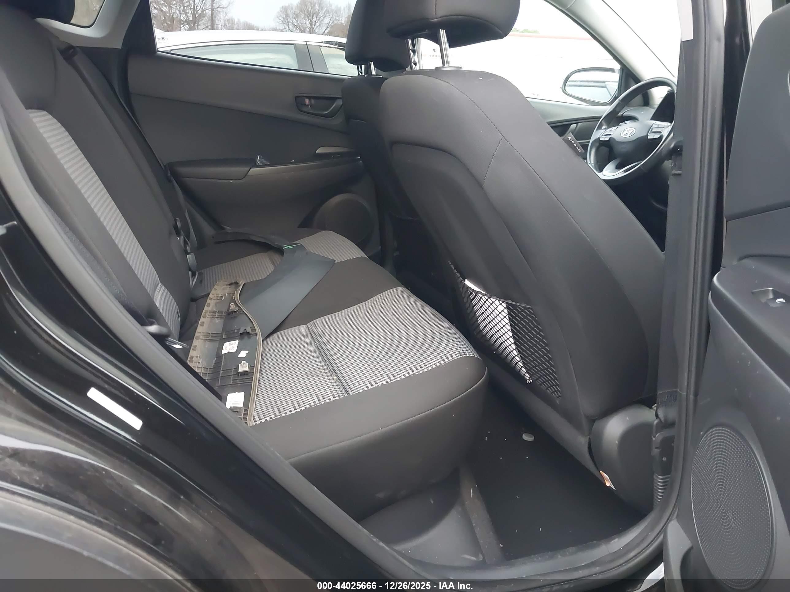 HYUNDAI KONA image 8