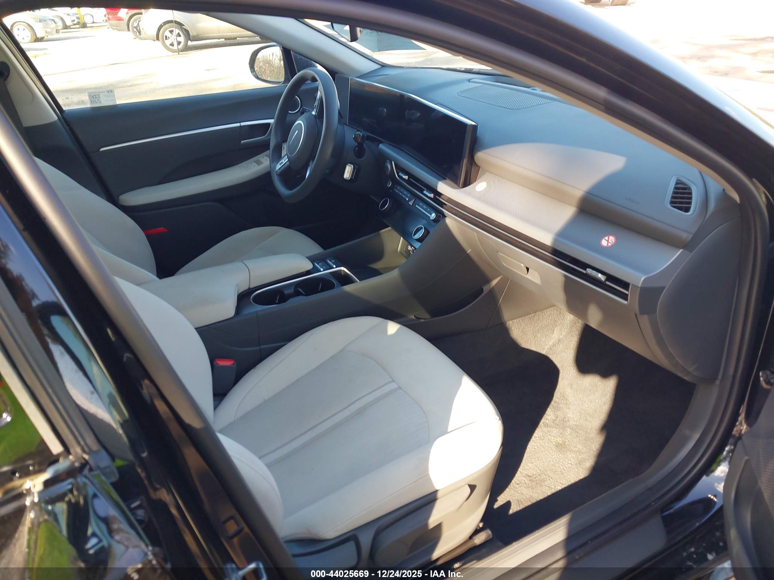 HYUNDAI SONATA image 5