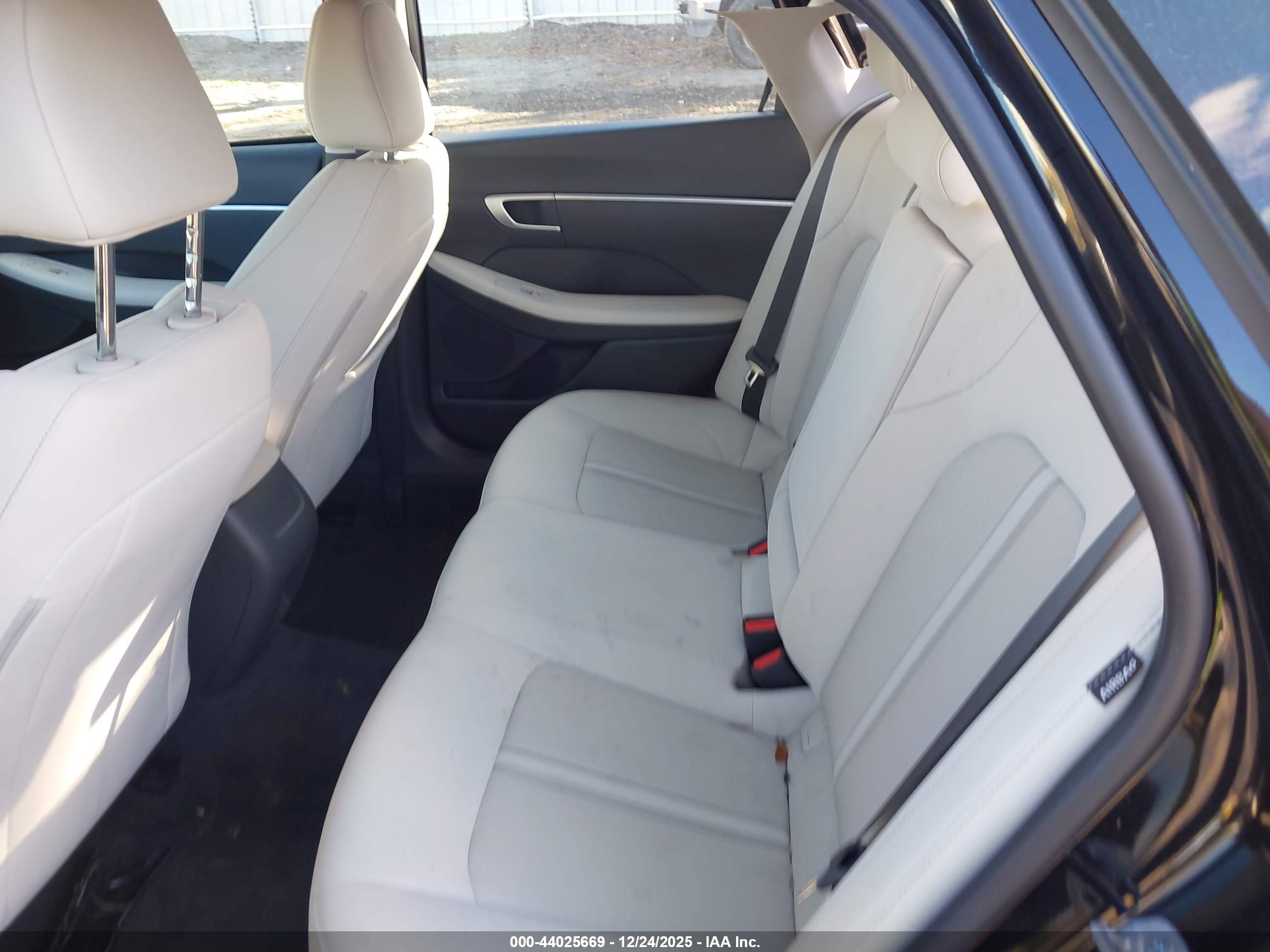 HYUNDAI SONATA image 8