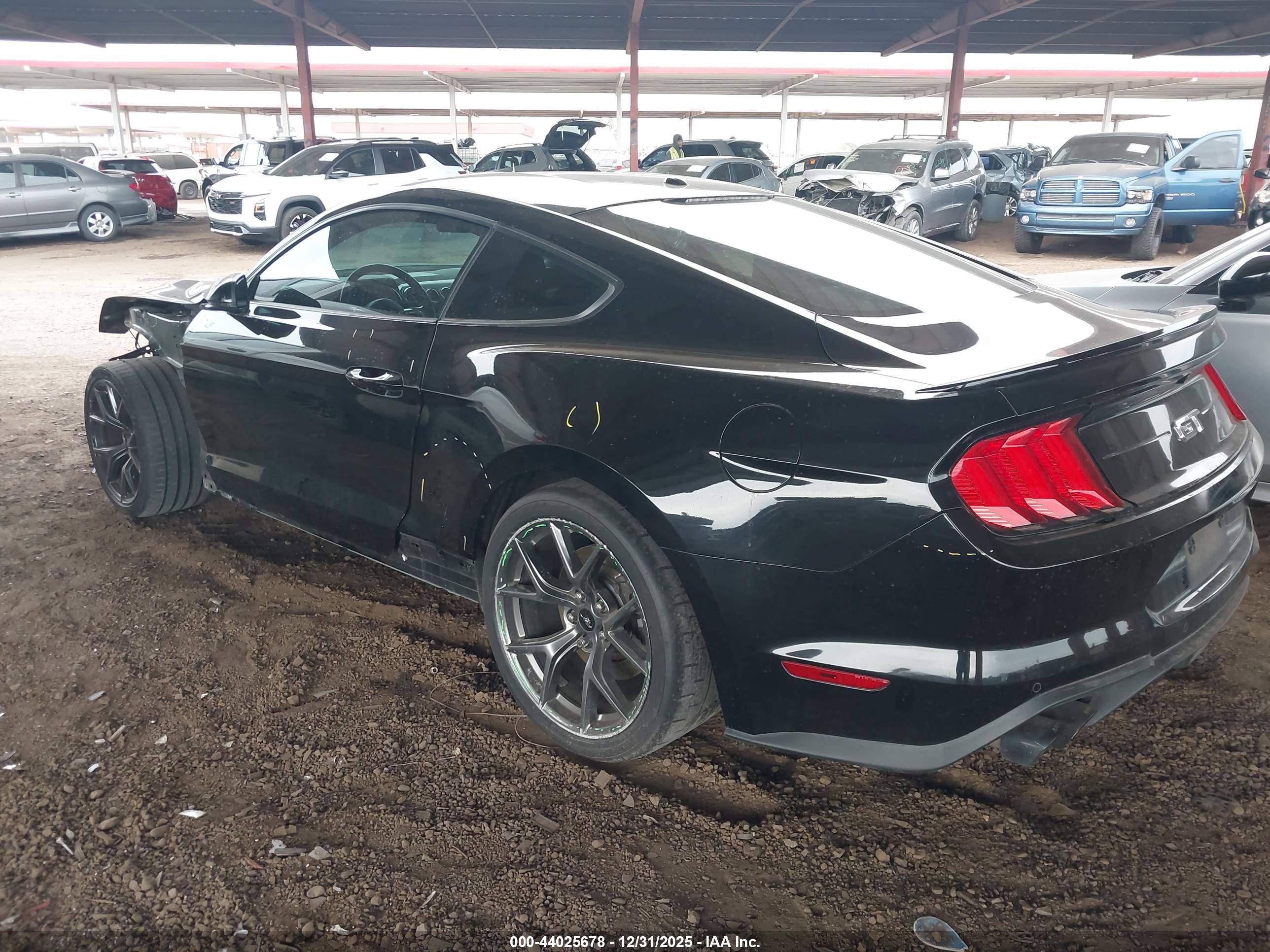 FORD MUSTANG image 3