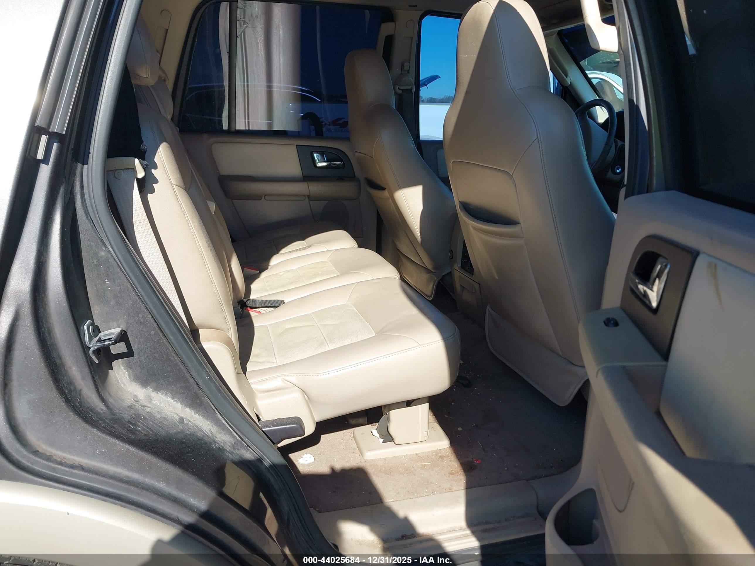 FORD EXPEDITION image 8
