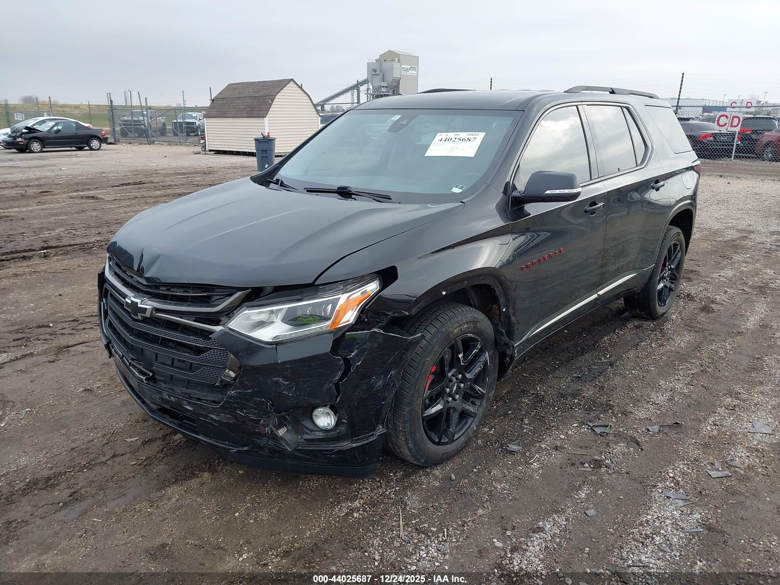 CHEVROLET TRAVERSE image 2