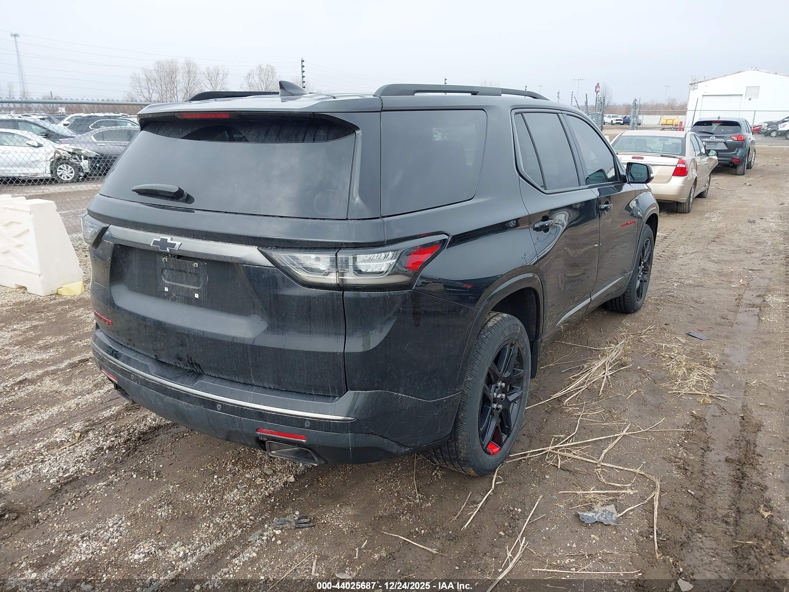 CHEVROLET TRAVERSE image 4