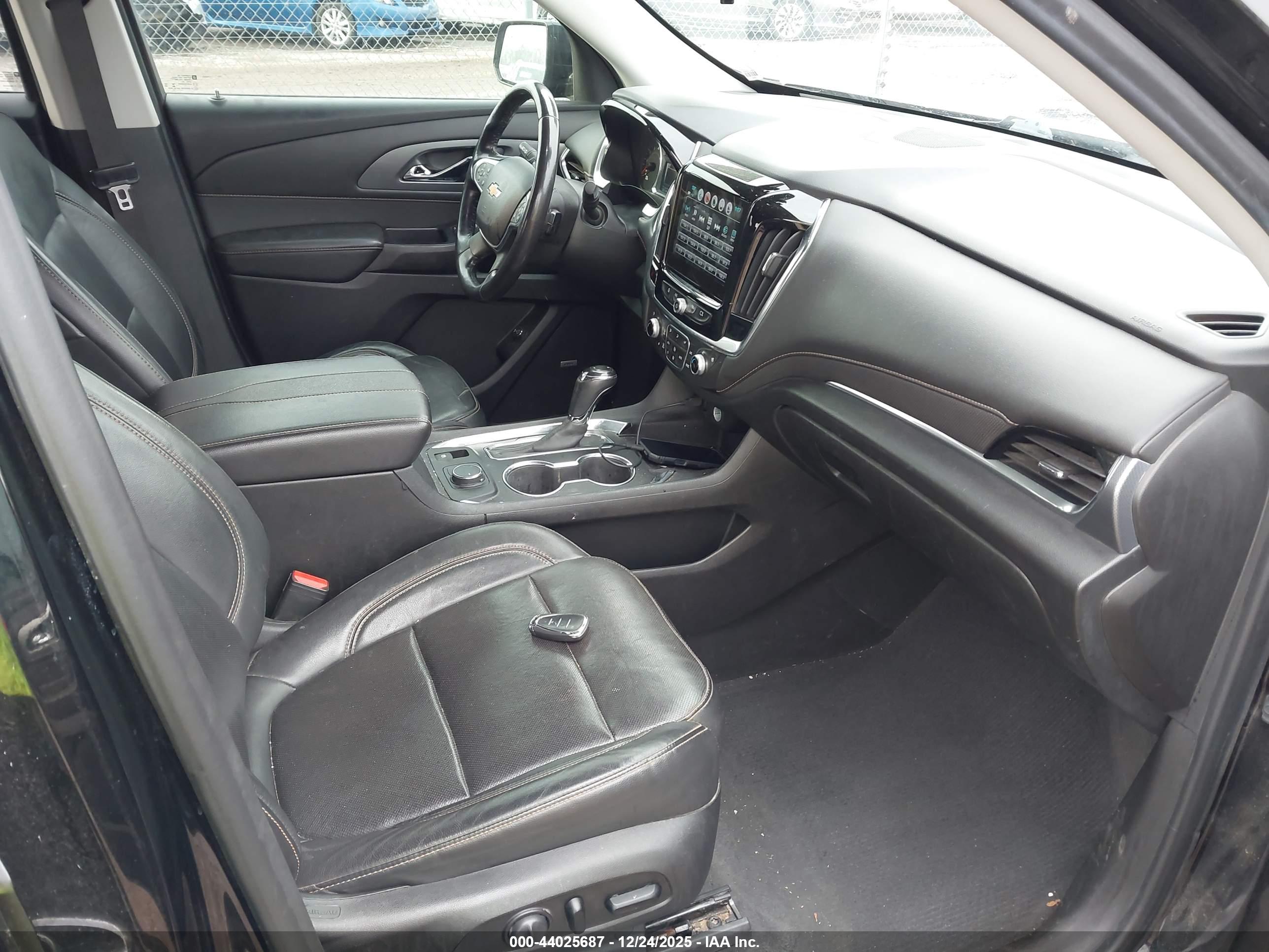 CHEVROLET TRAVERSE image 5