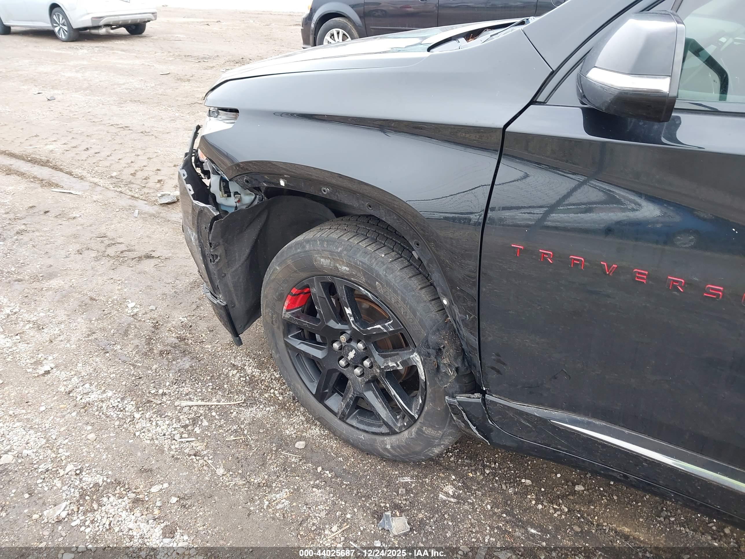 CHEVROLET TRAVERSE image 6