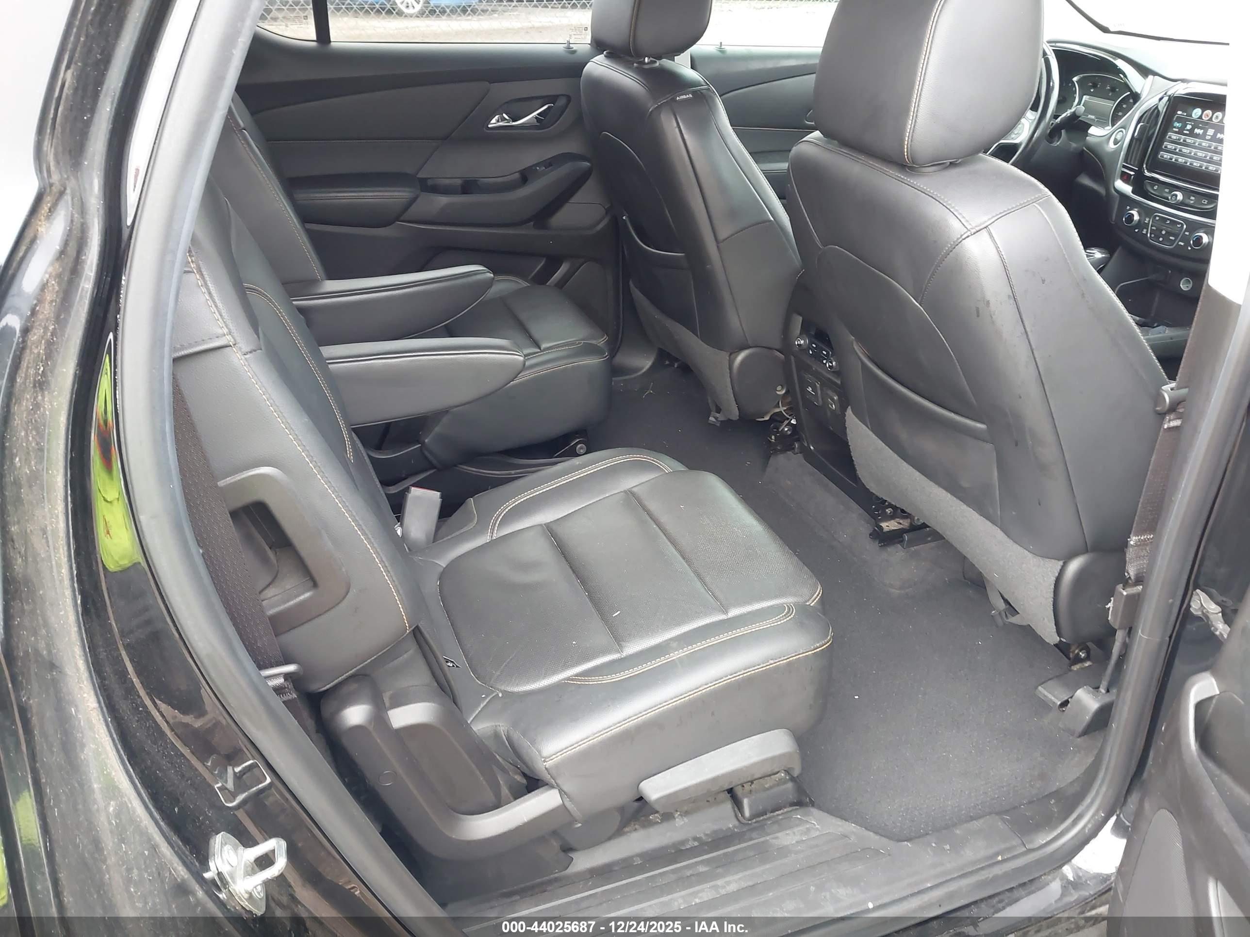CHEVROLET TRAVERSE image 8