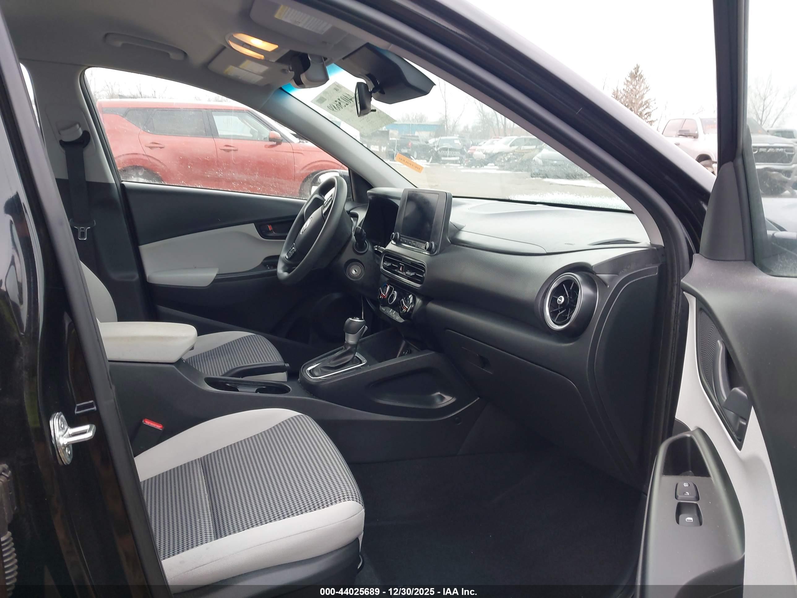 HYUNDAI KONA image 5