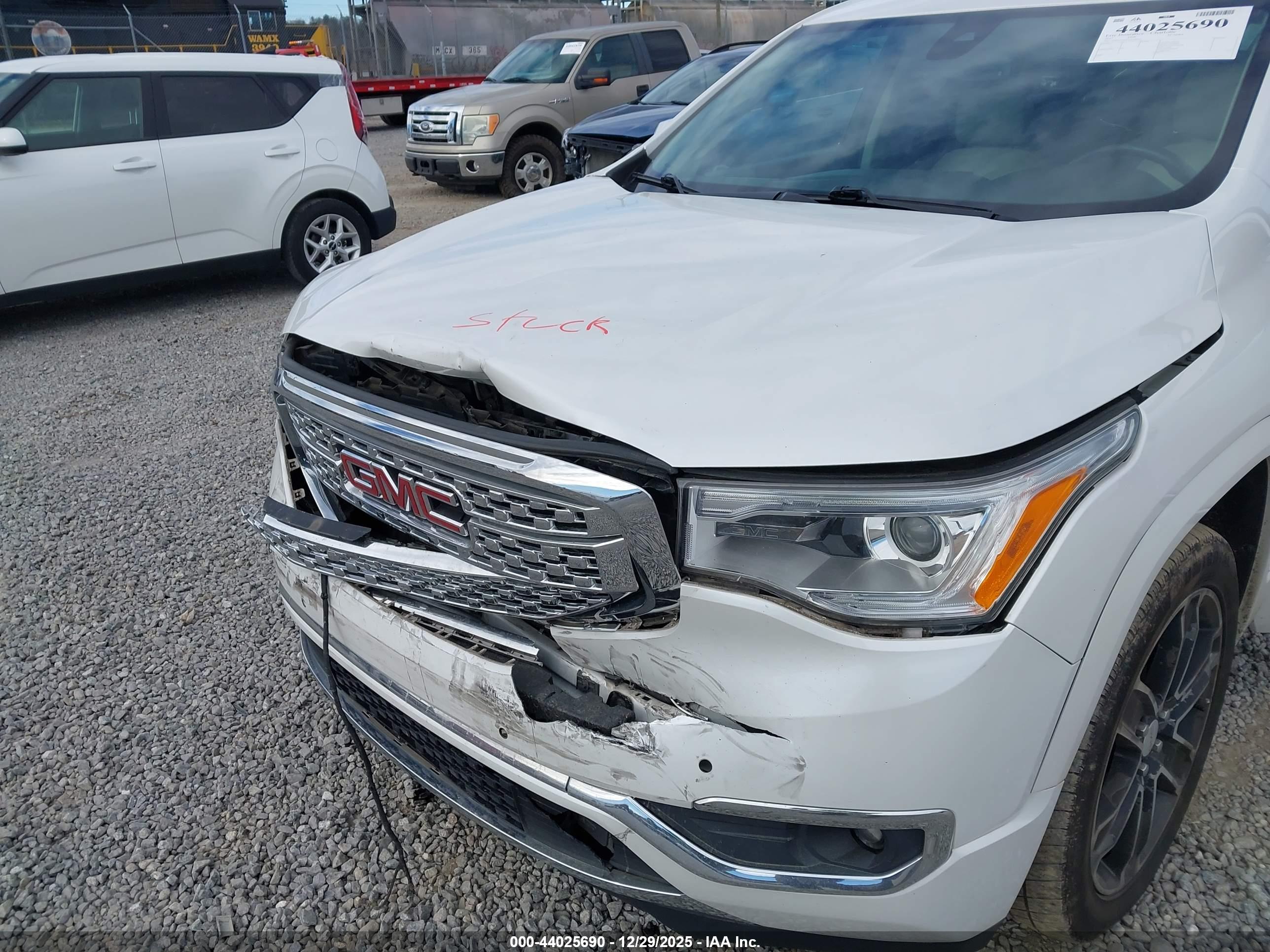 GMC ACADIA image 6
