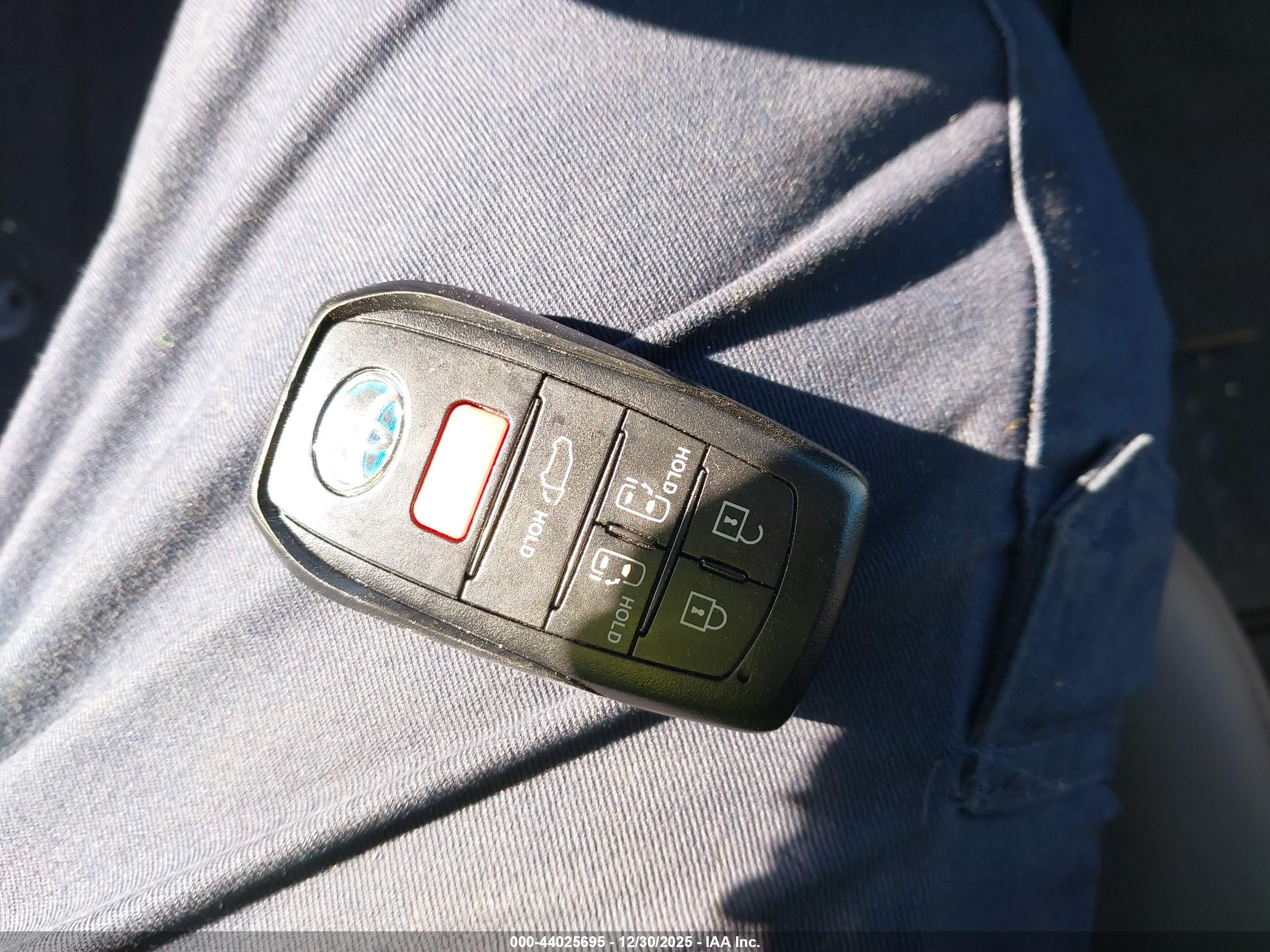 TOYOTA SIENNA image 11
