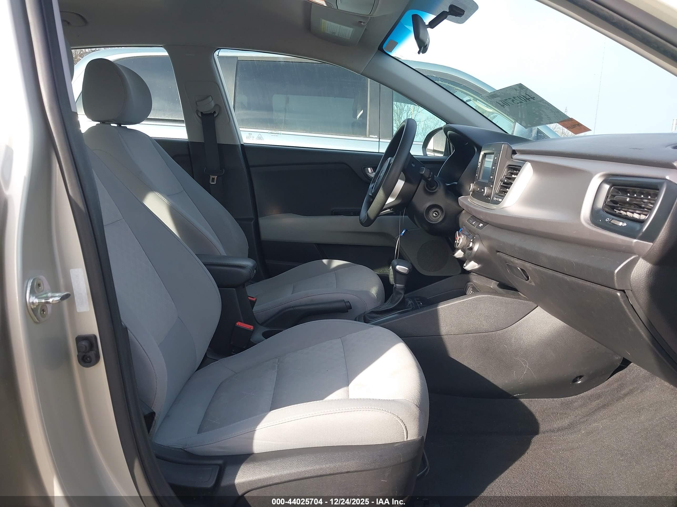 KIA RIO image 5