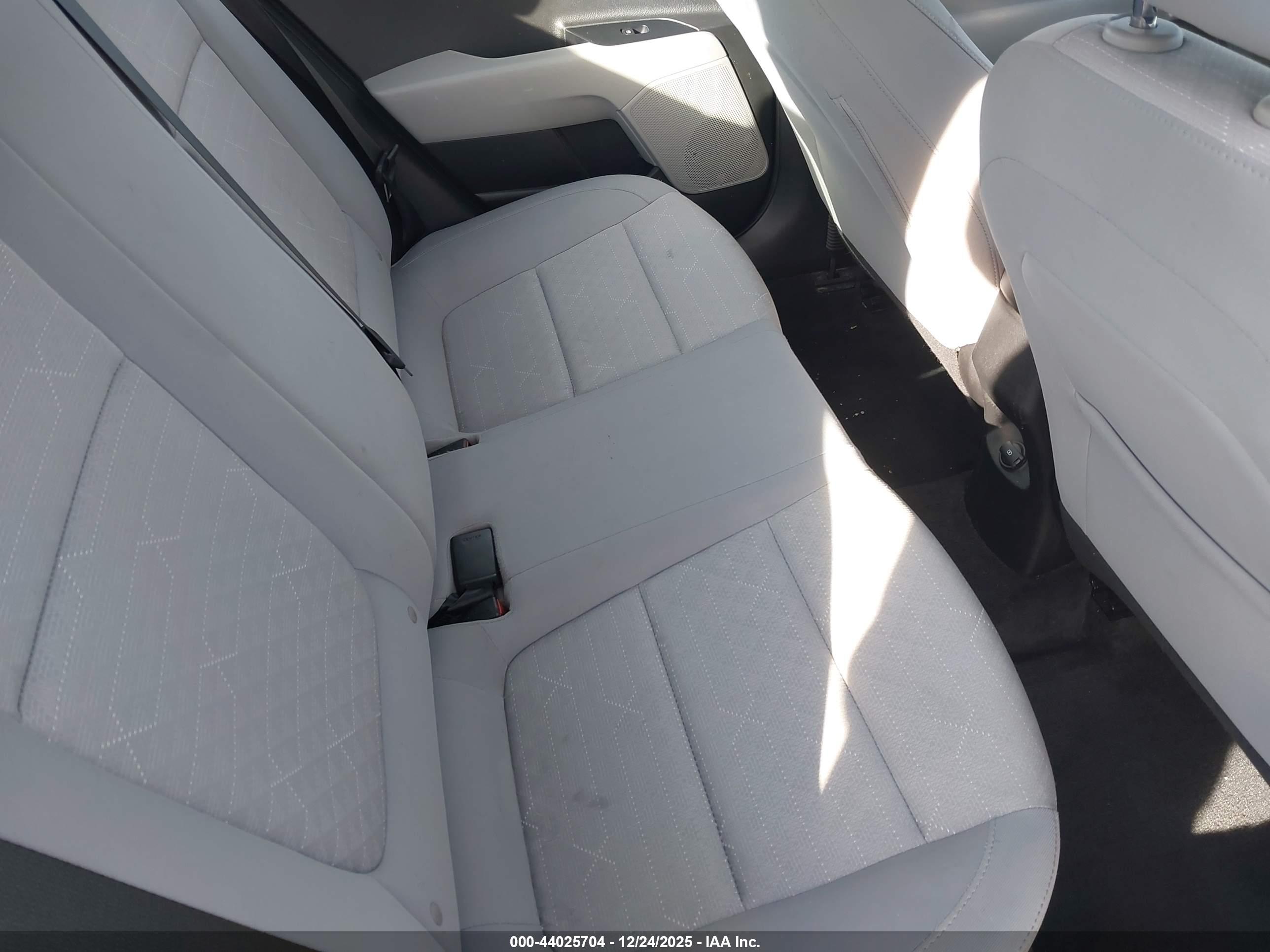 KIA RIO image 8