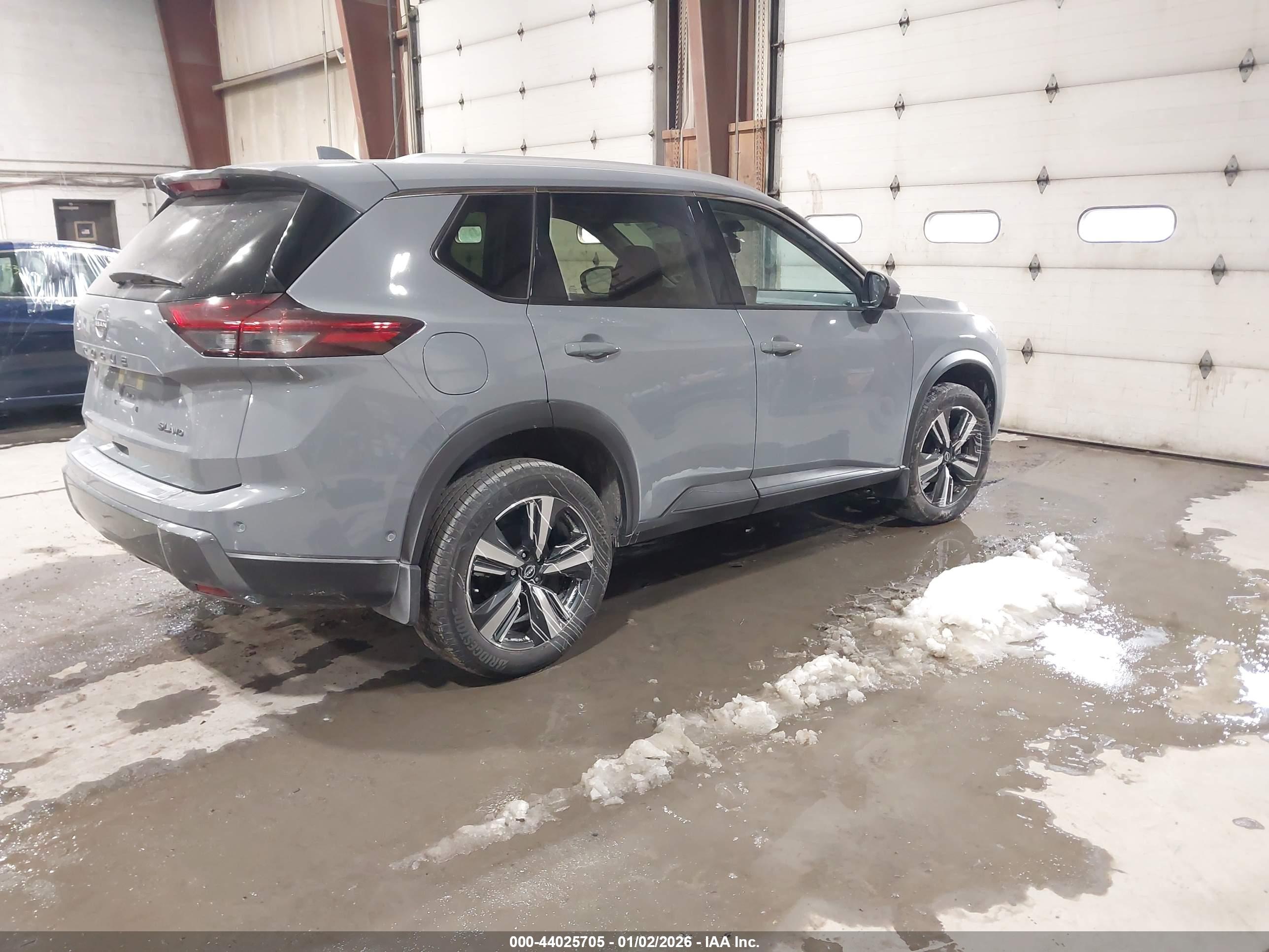 NISSAN ROGUE image 4