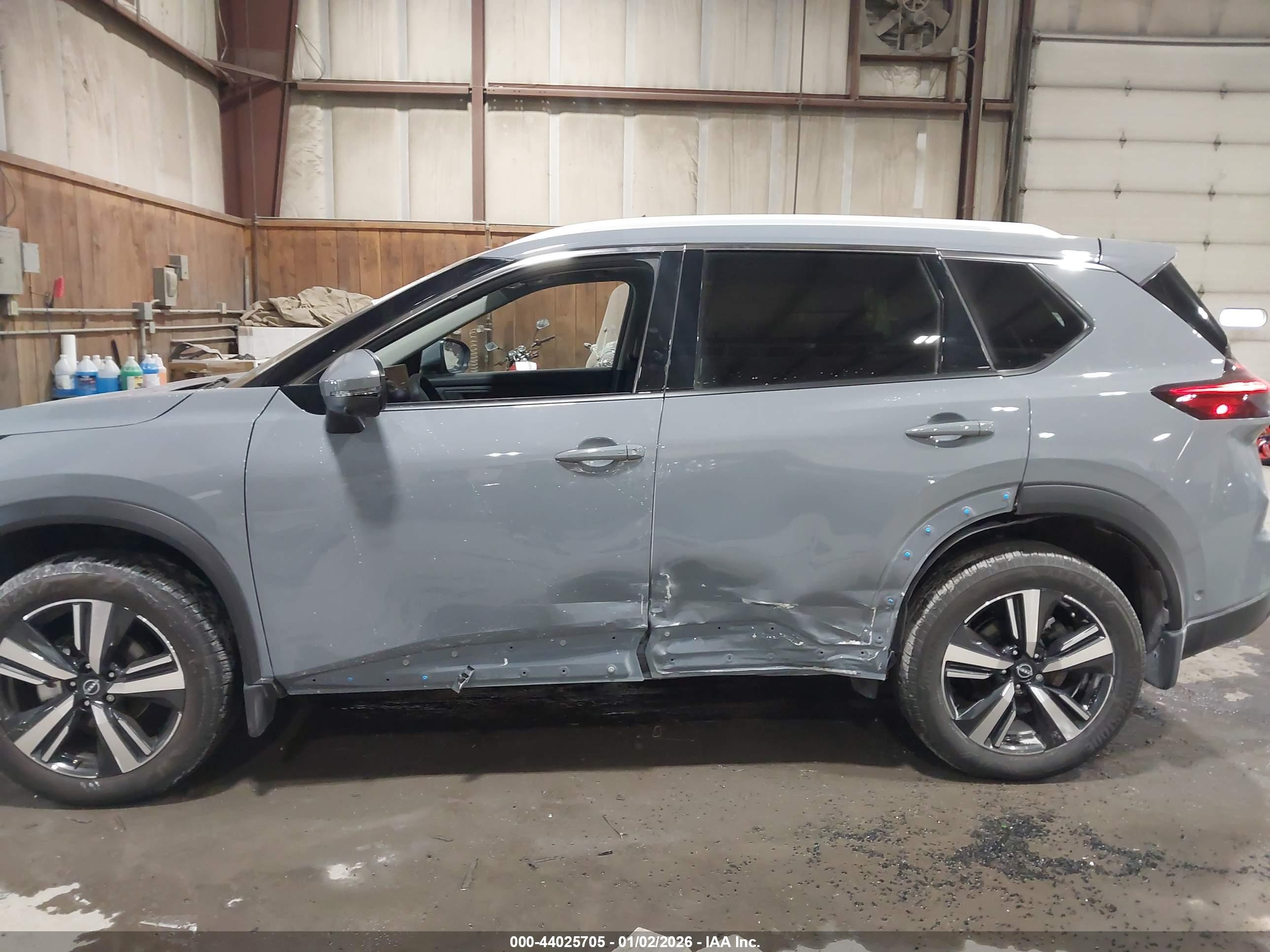 NISSAN ROGUE image 6