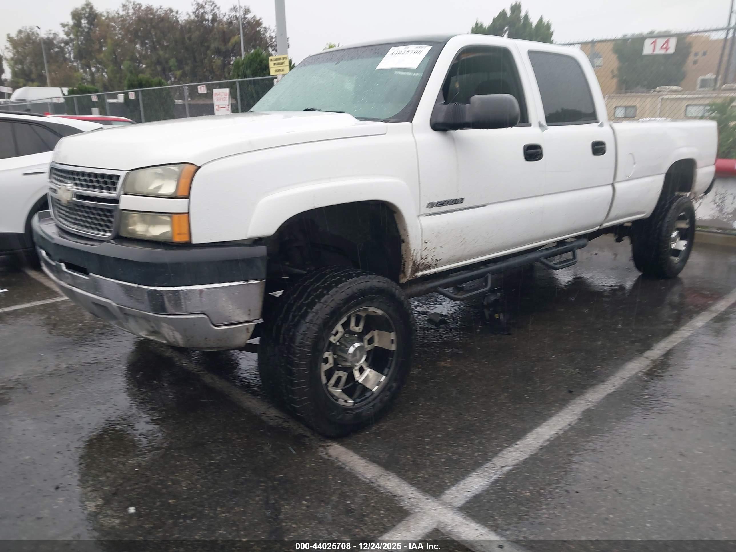 CHEVROLET SILVERADO image 2