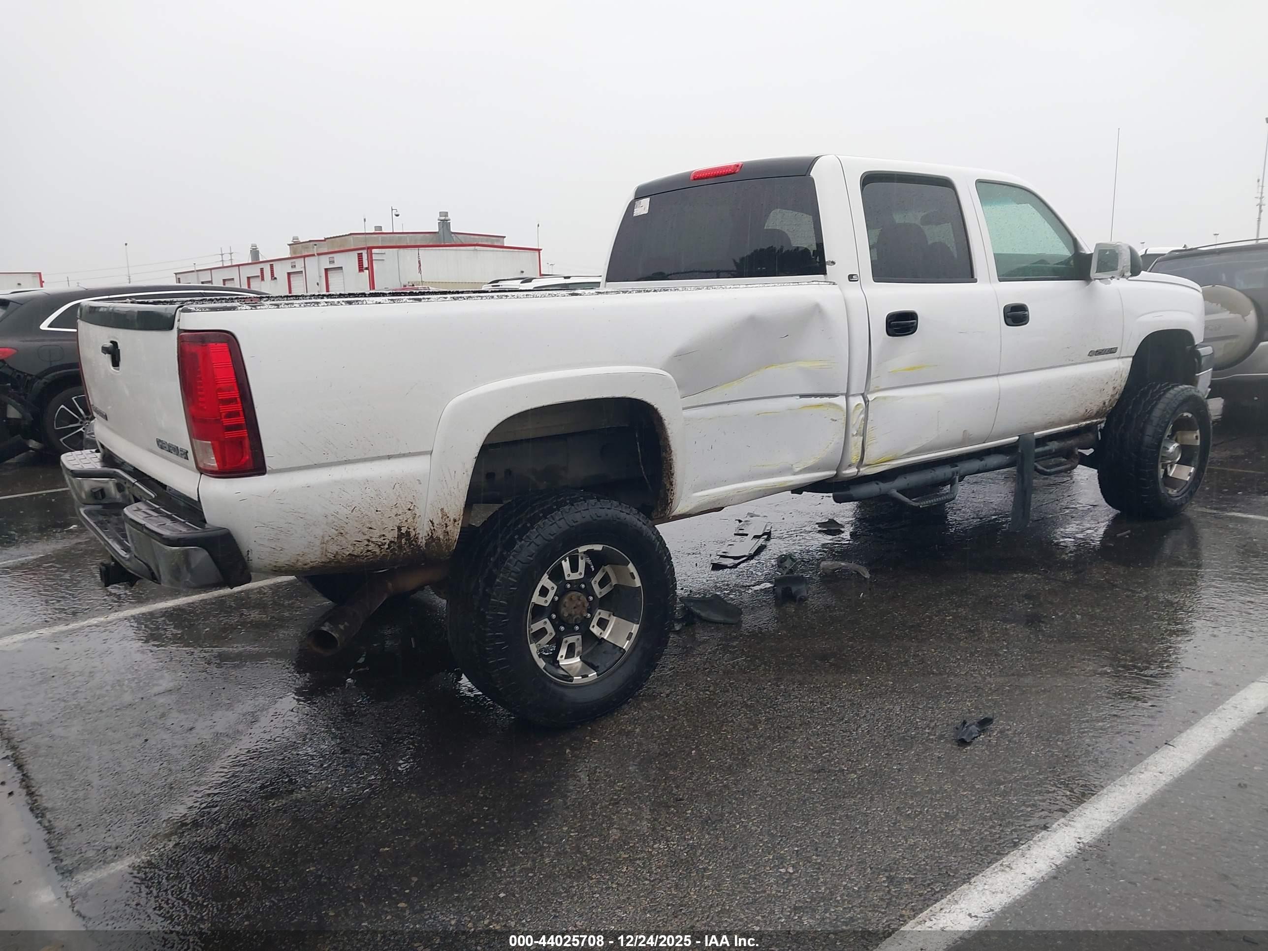 CHEVROLET SILVERADO image 4